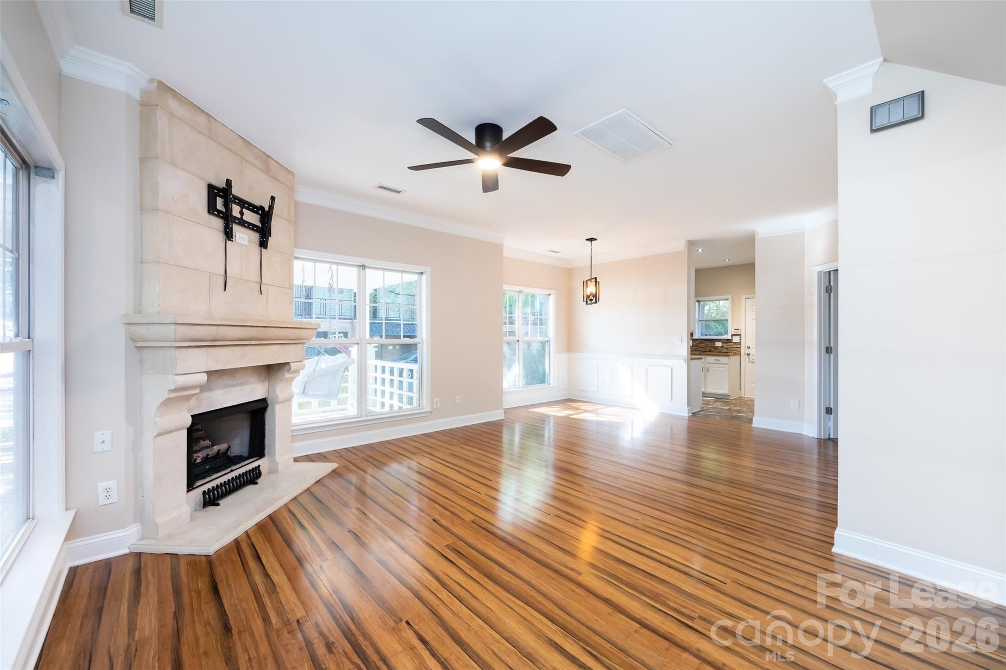 1124 W 1st Street