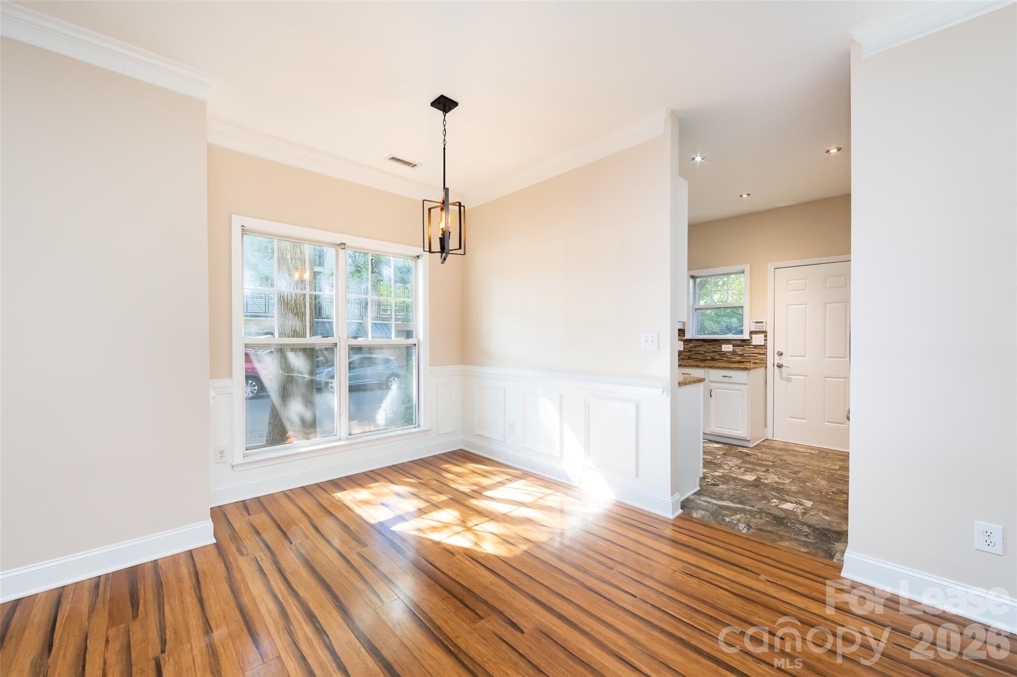 1124 W 1st Street