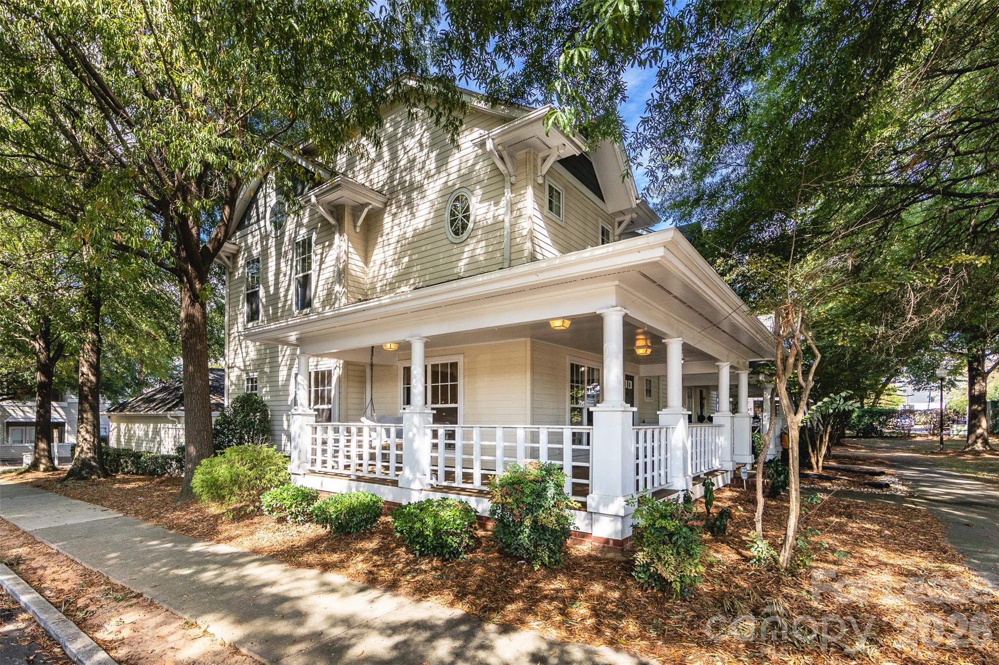 1124 W 1st Street