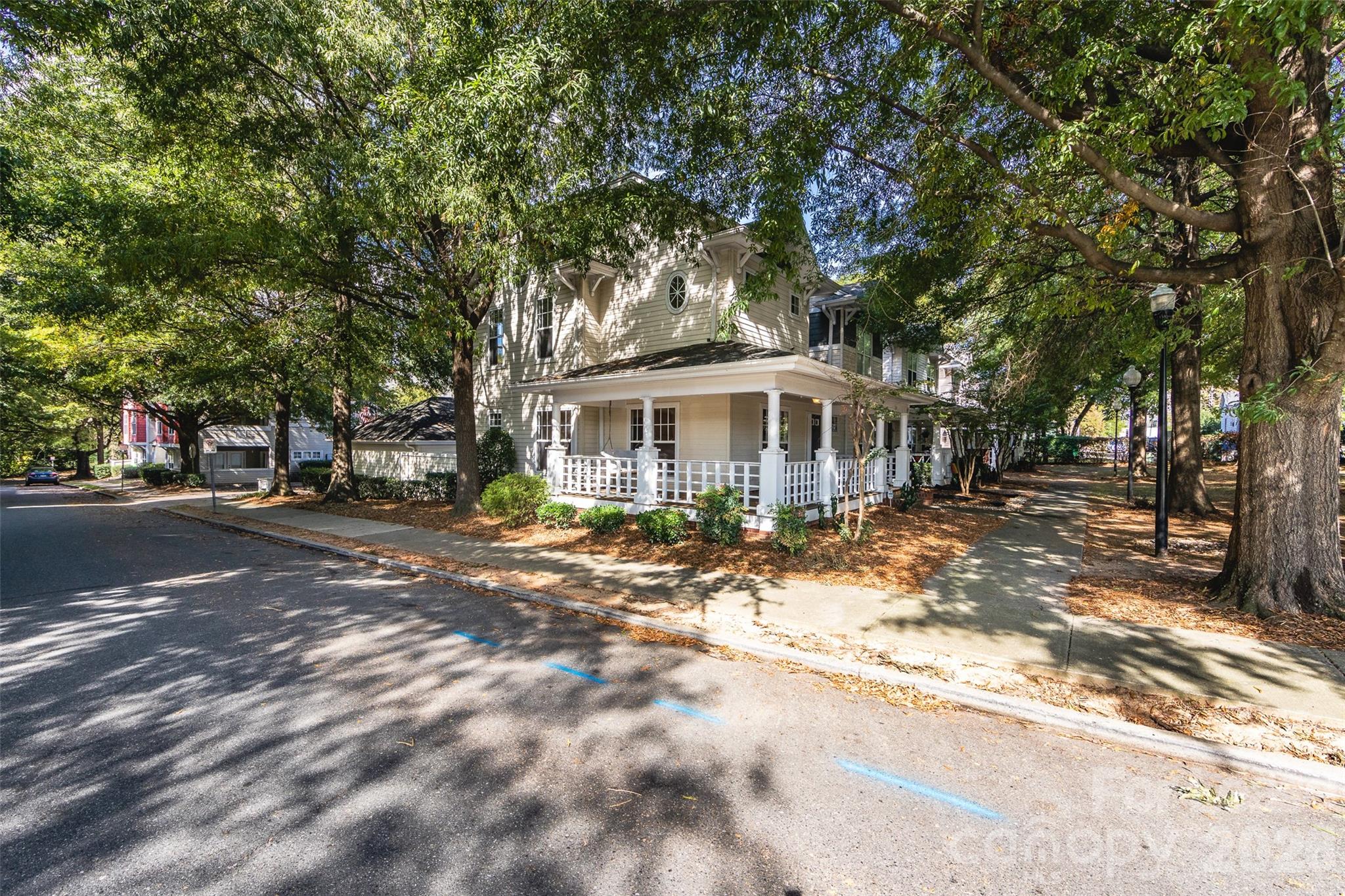 1124 W 1st Street