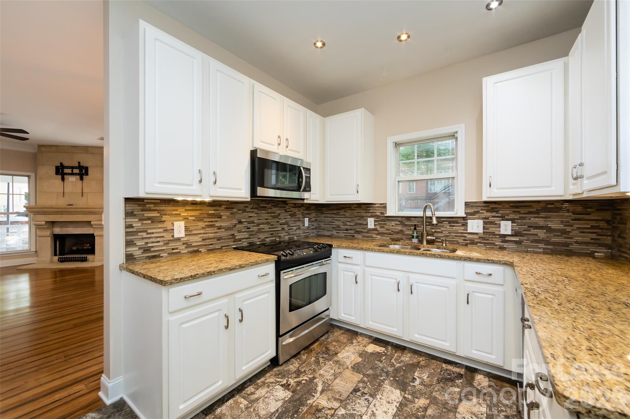 1124 W 1st Street