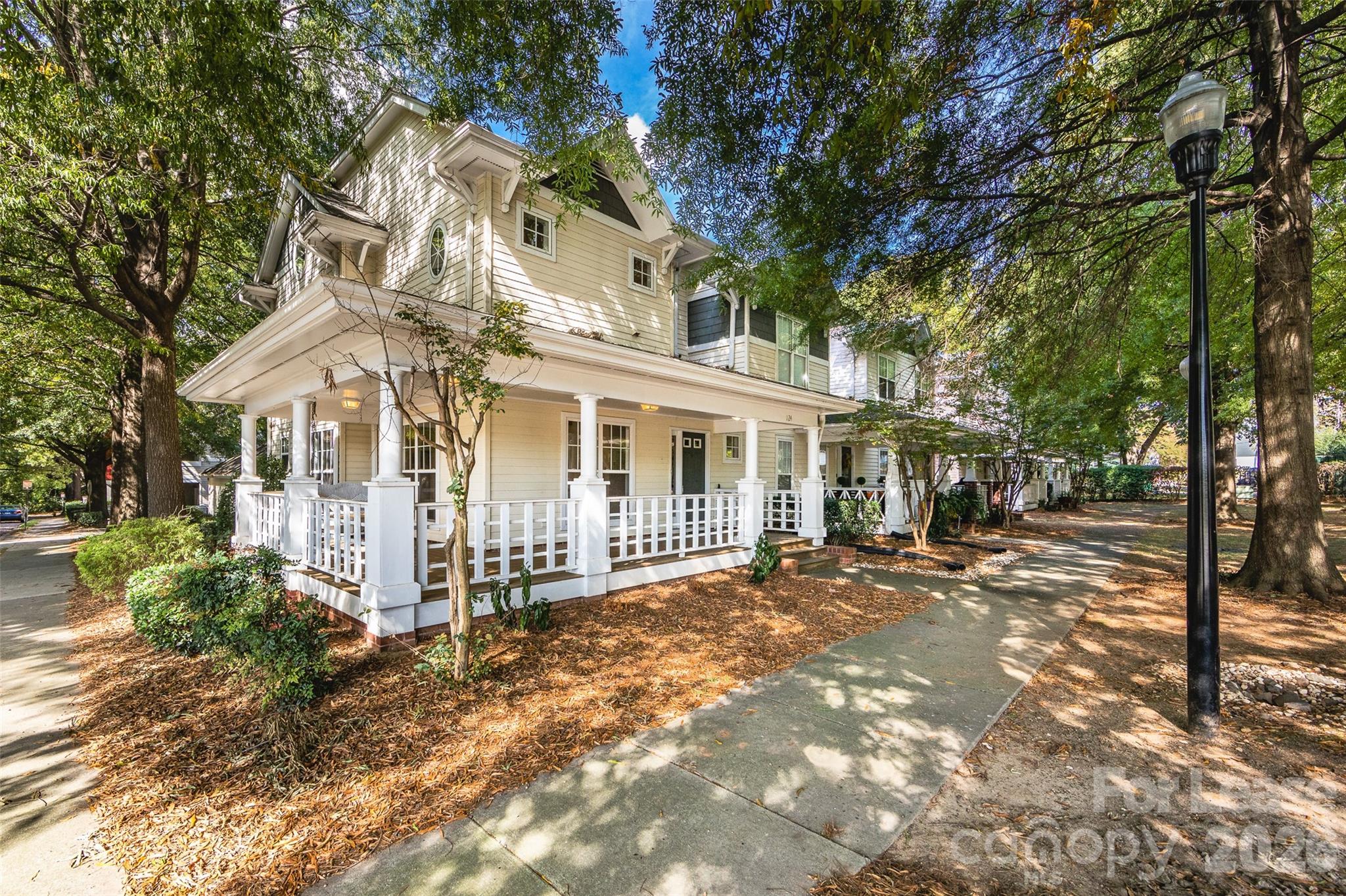 1124 W 1st Street