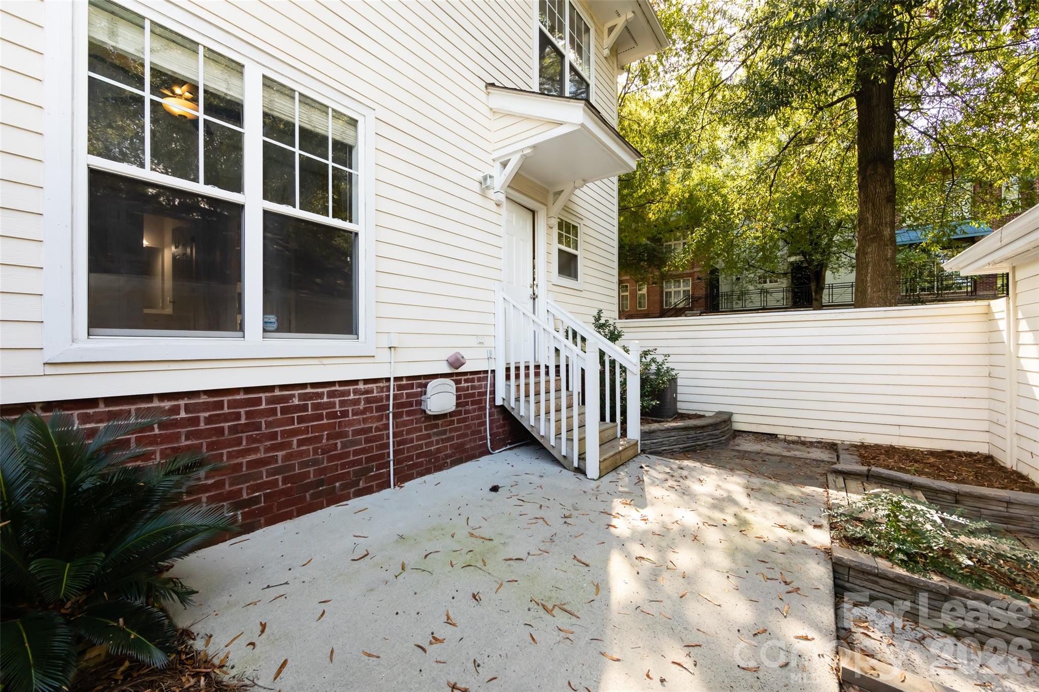 1124 W 1st Street