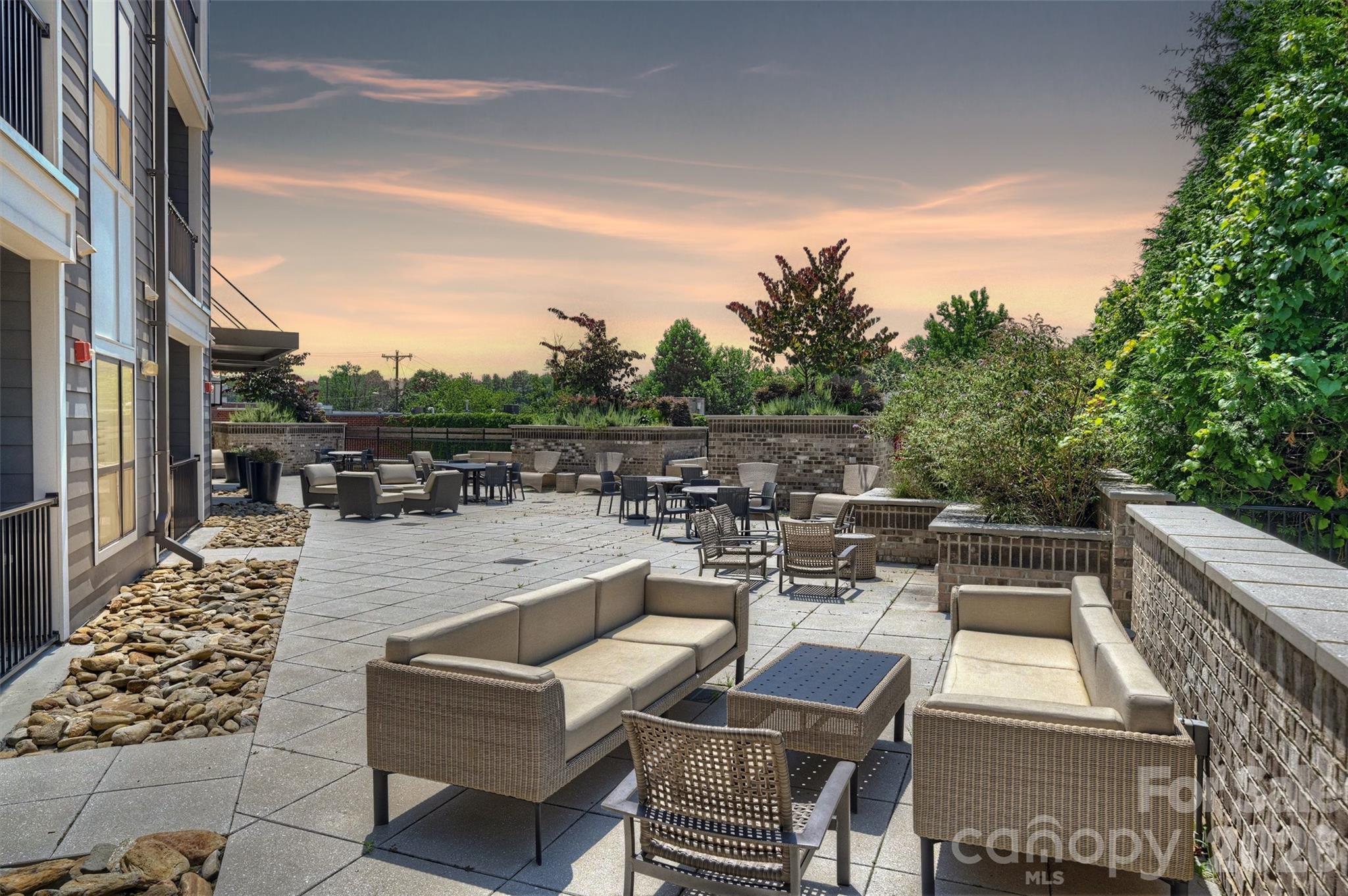 3630 N Davidson Street Unit: 2207