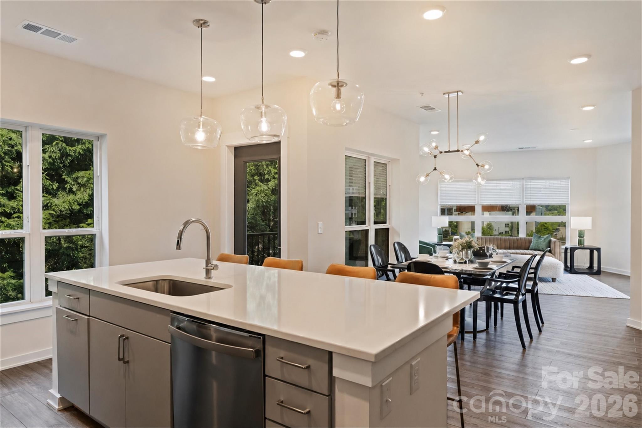 3630 N Davidson Street Unit: 2207