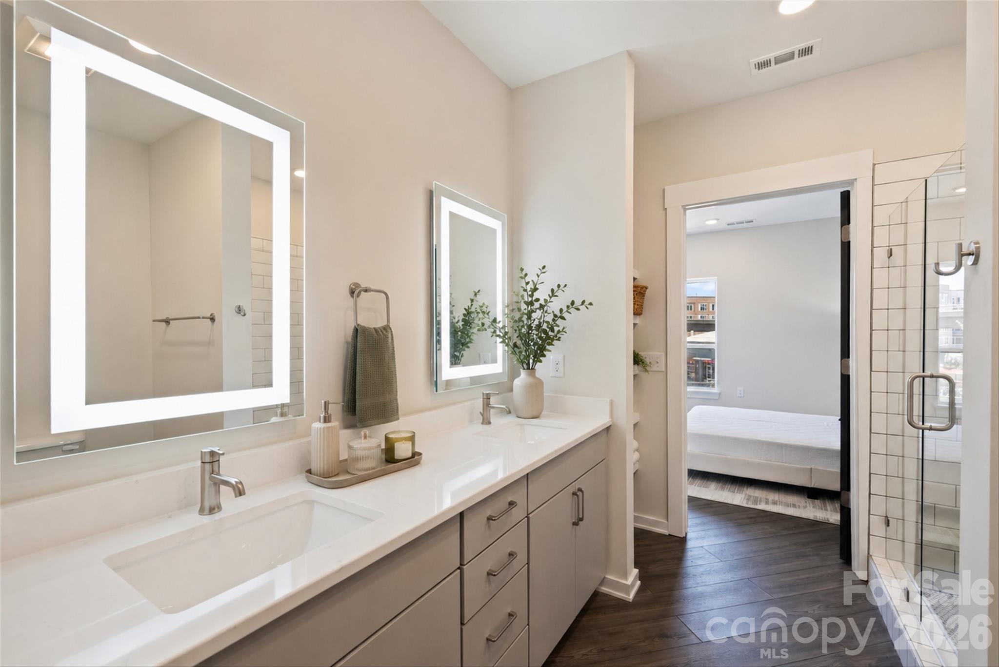 3630 N Davidson Street Unit: 2207