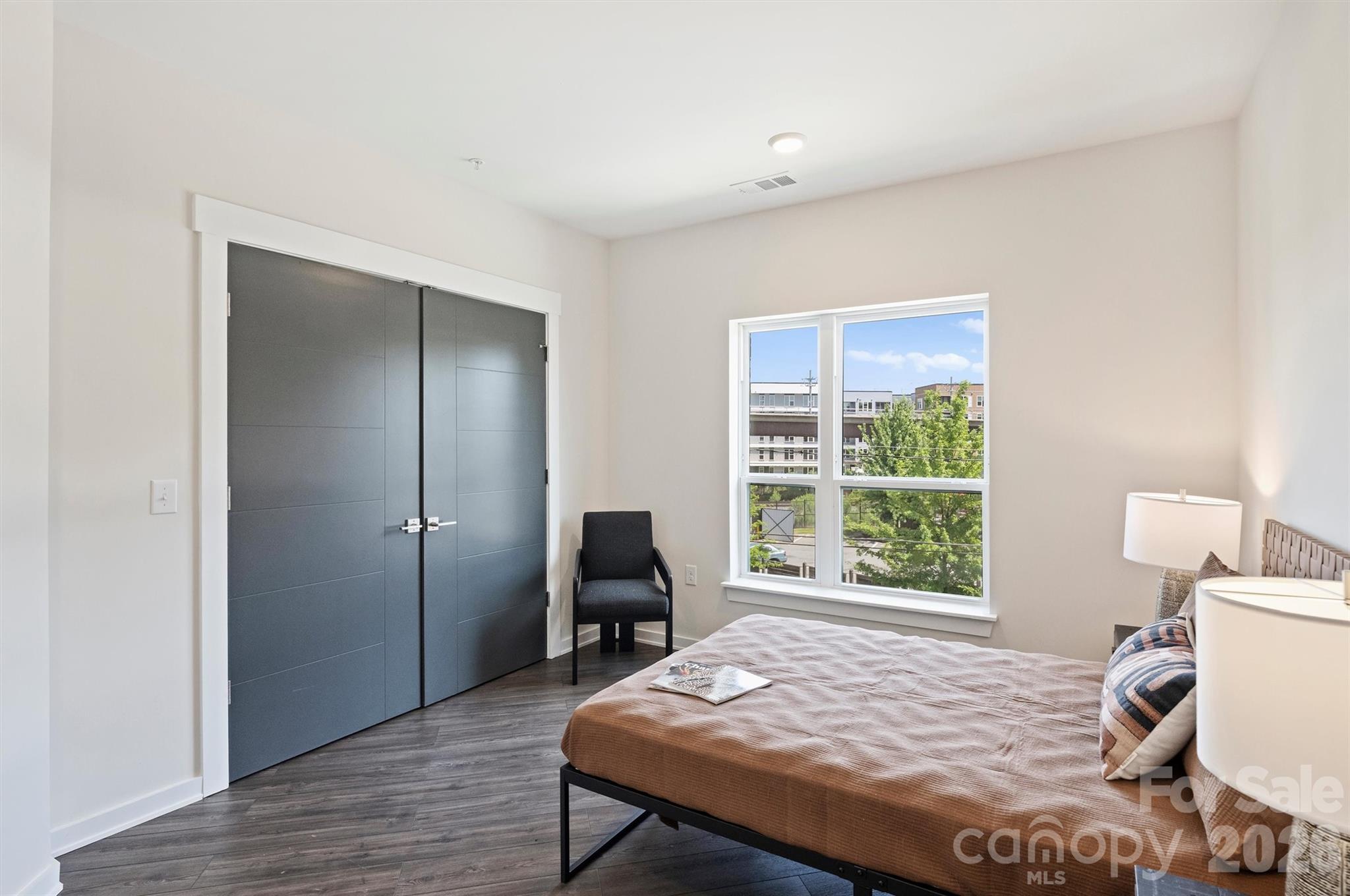 3630 N Davidson Street Unit: 2207