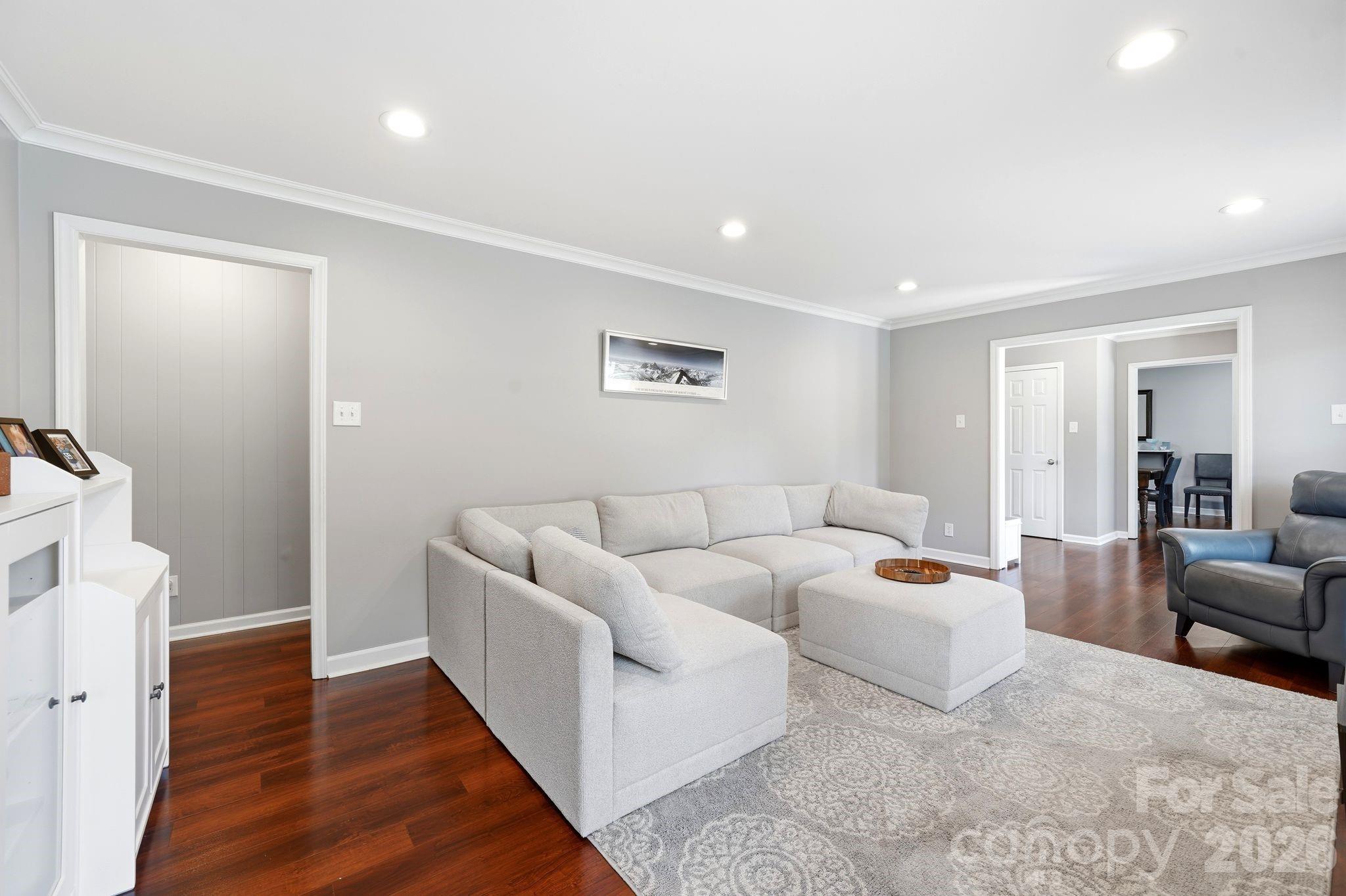 1335 Stoneyridge Drive