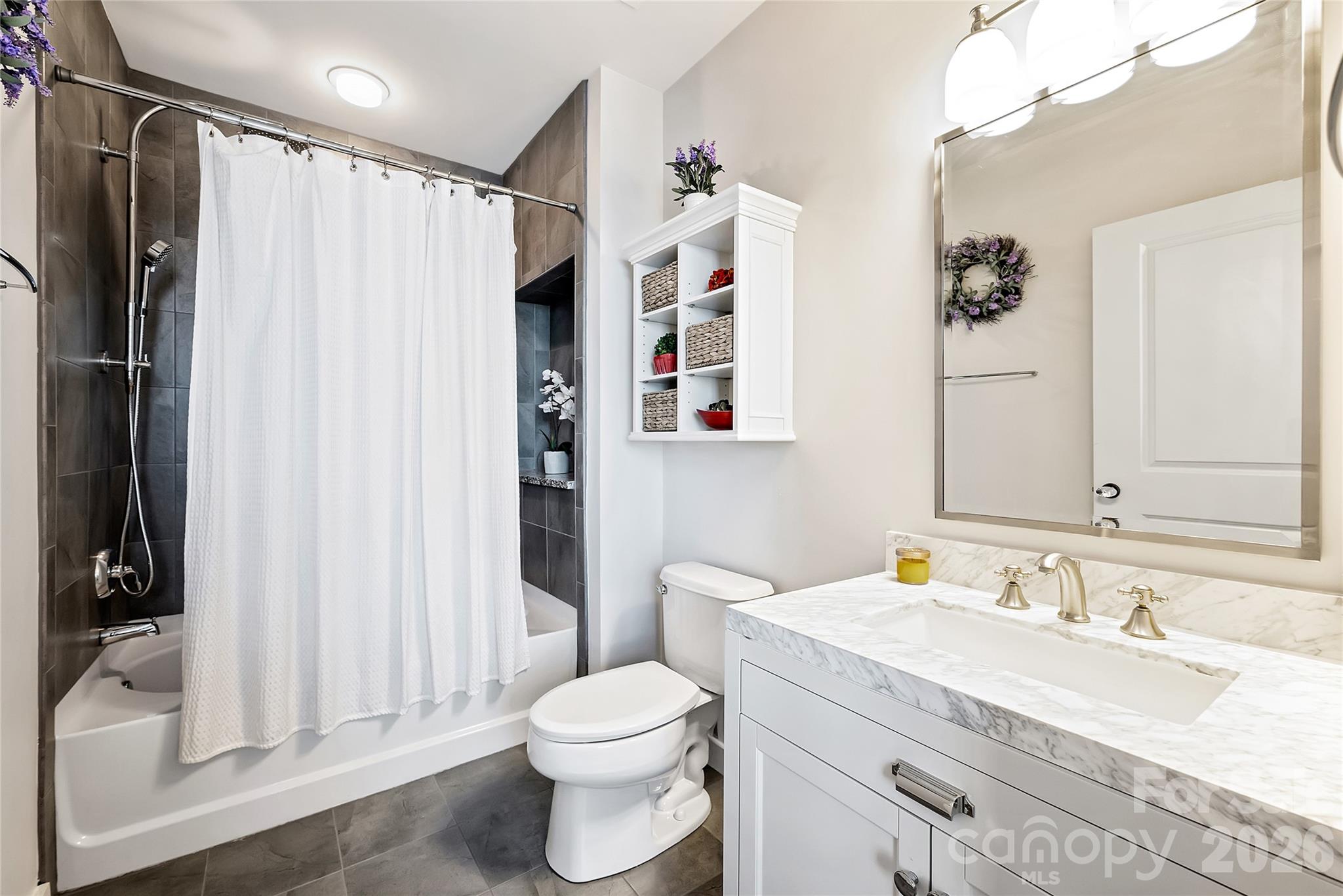 210 N Church Street Unit: 3415