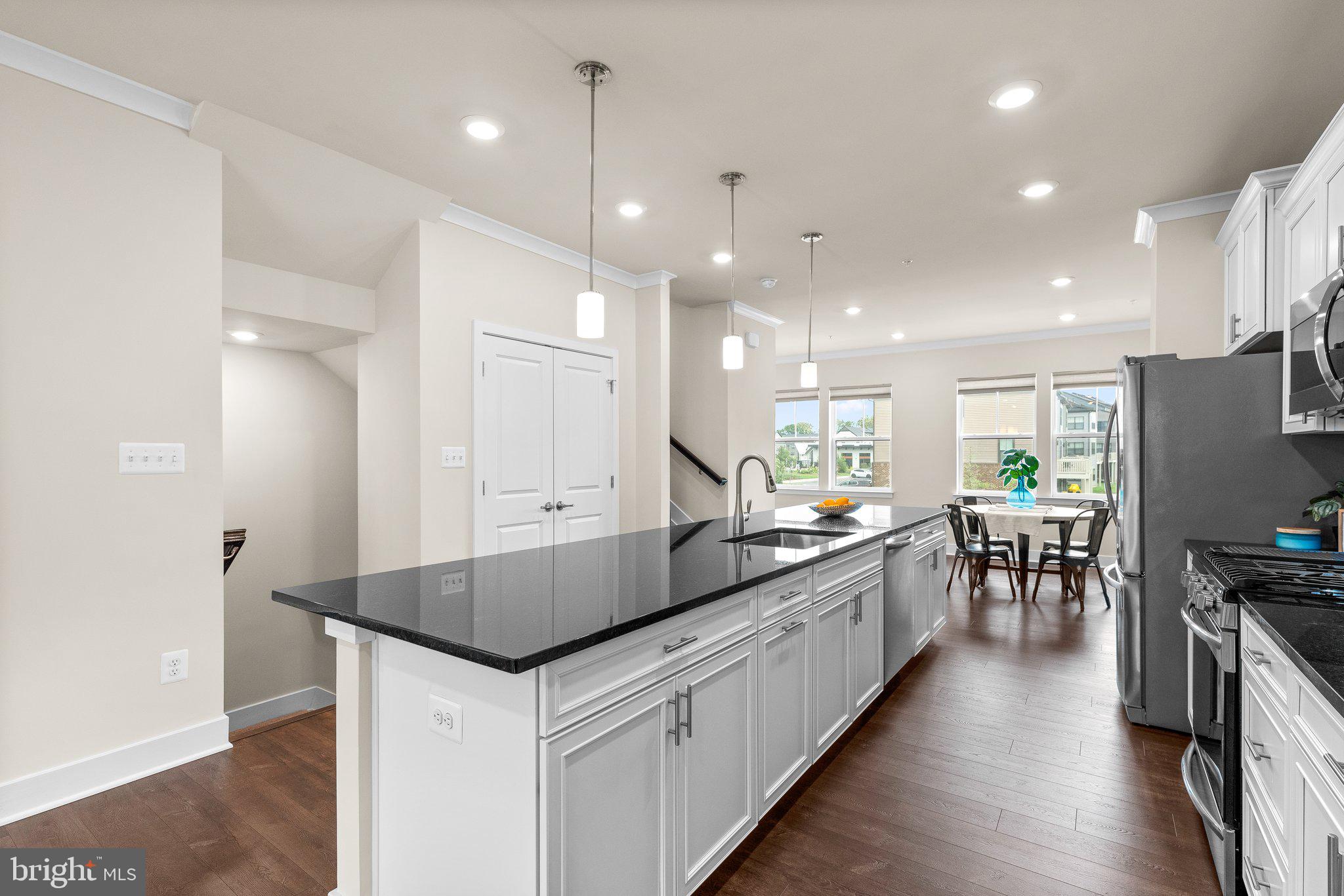 622 Chalcedony Ln