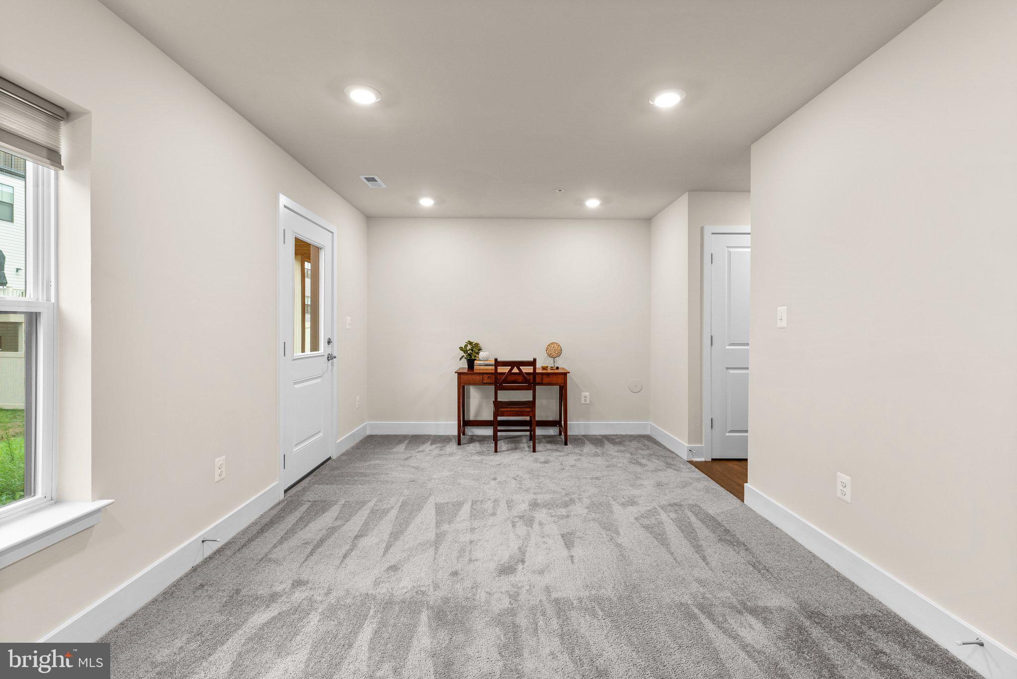 622 Chalcedony Ln