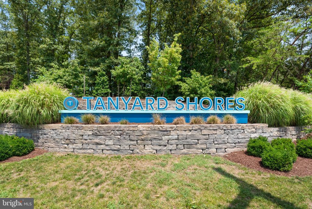 622 Chalcedony Ln