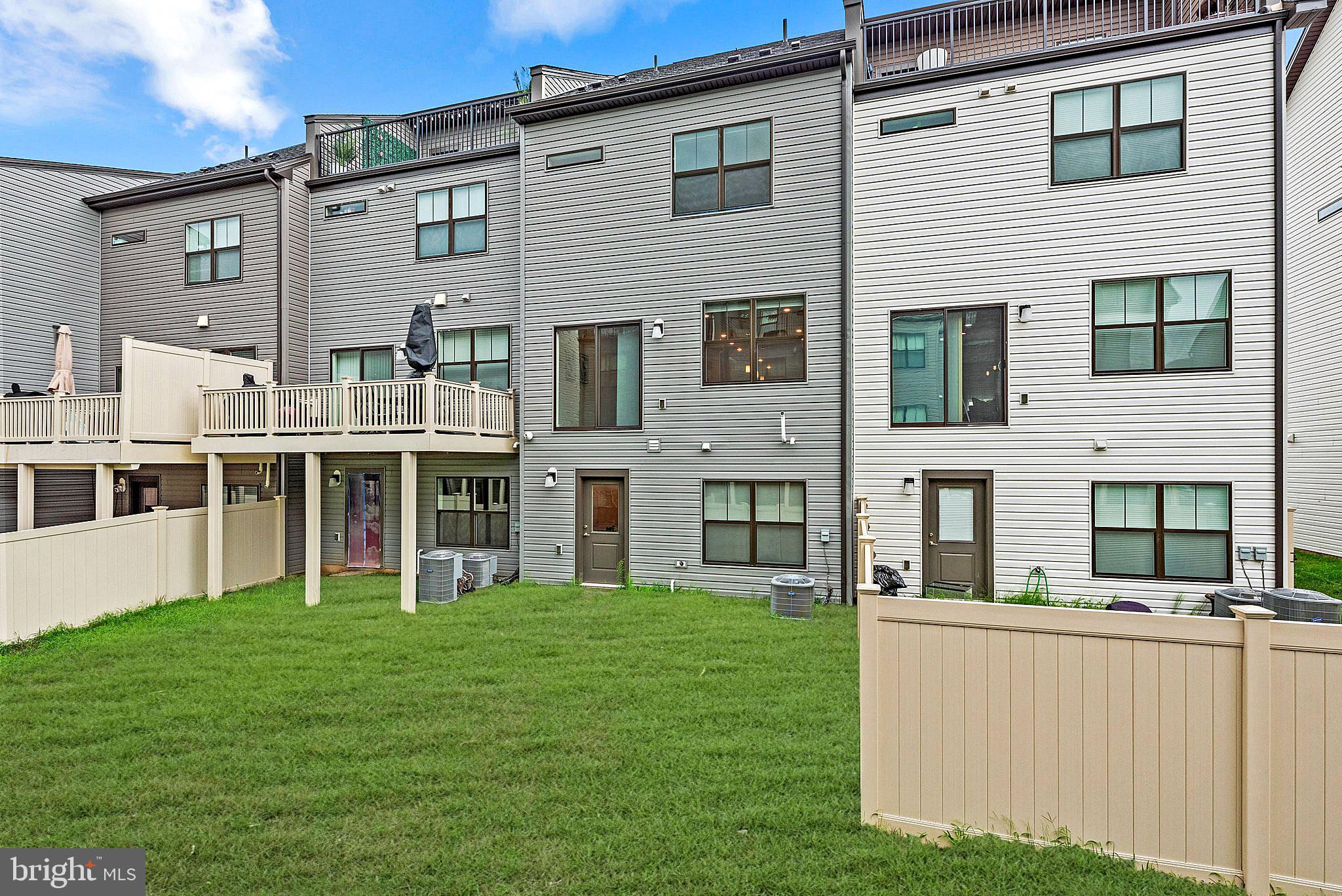 622 Chalcedony Ln