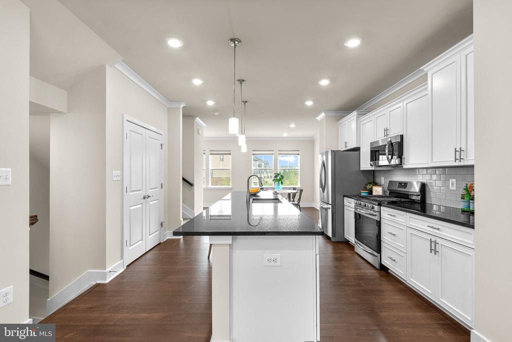 622 Chalcedony Ln