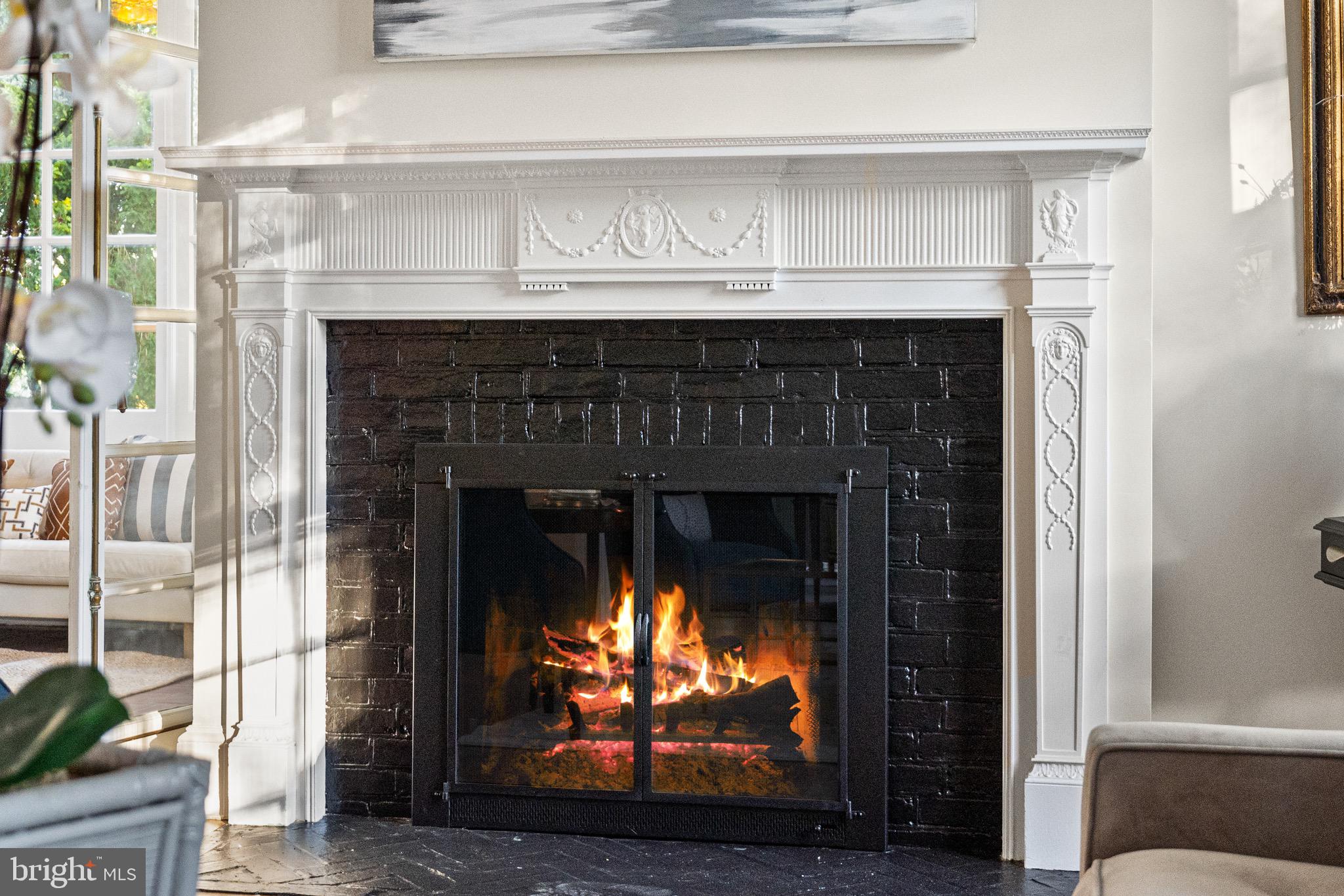 818 W University PARKWAY