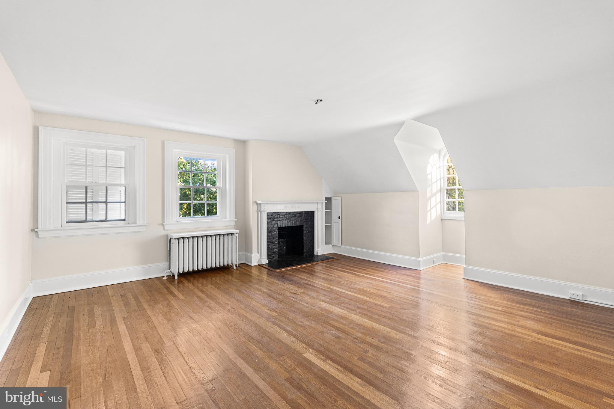 818 W University PARKWAY