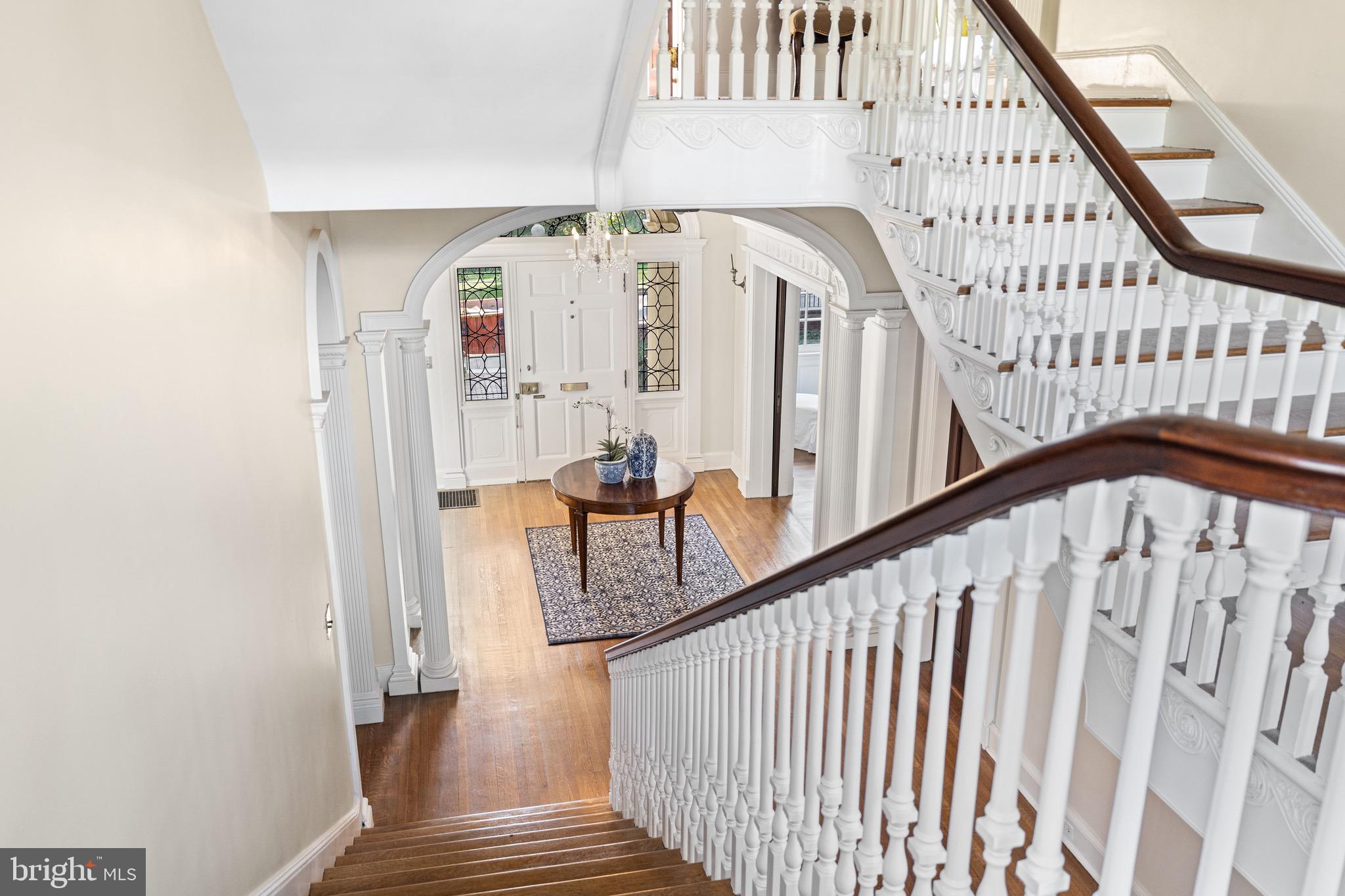 818 W University PARKWAY