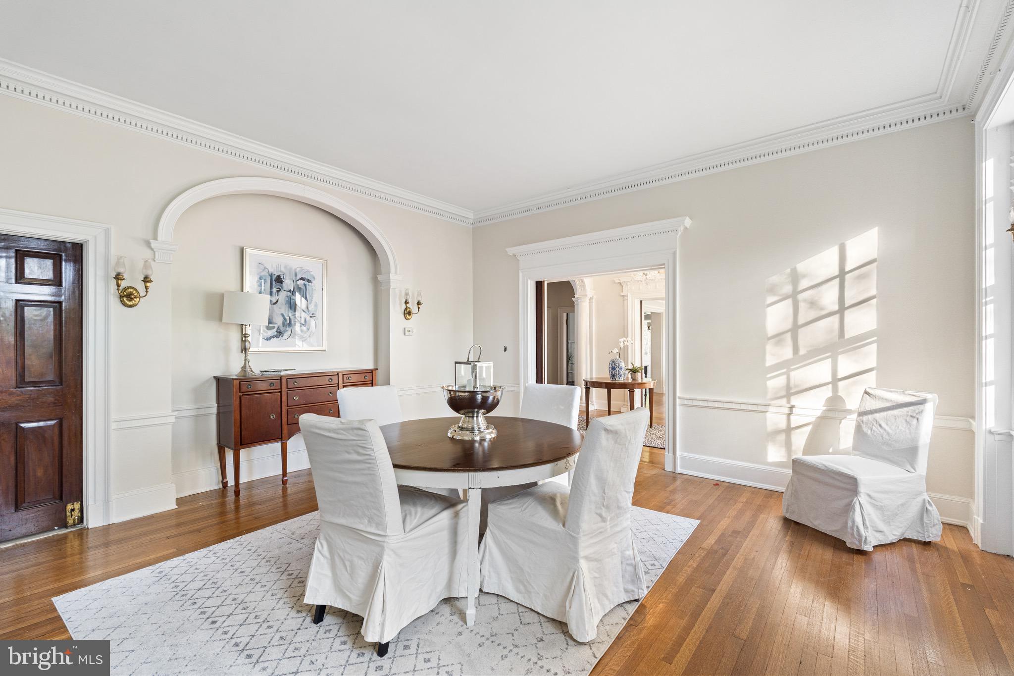 818 W University PARKWAY