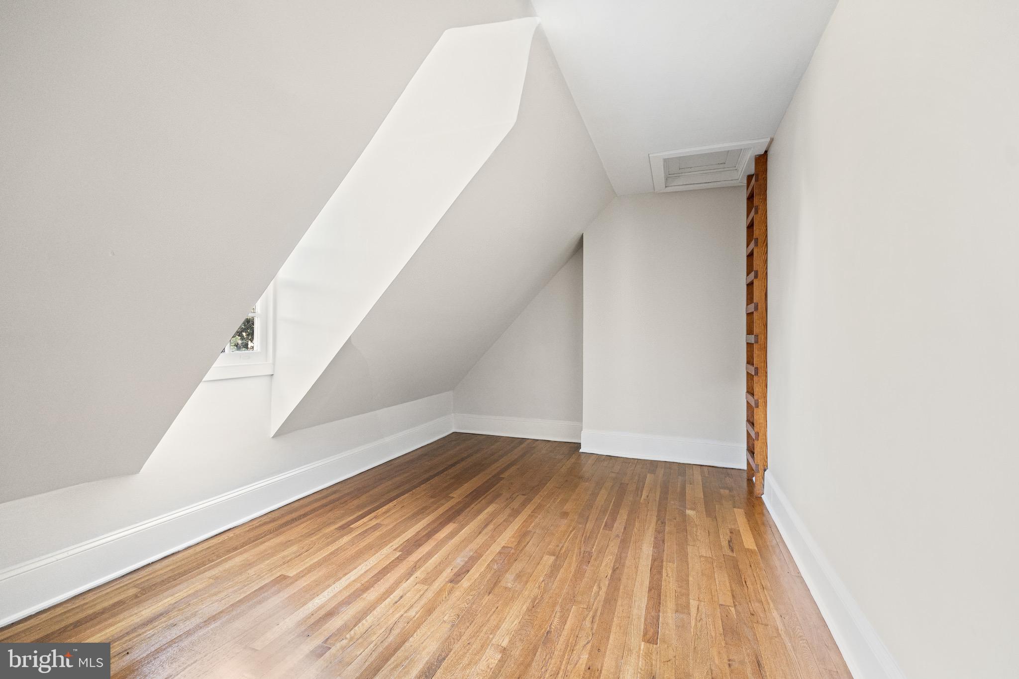 818 W University PARKWAY