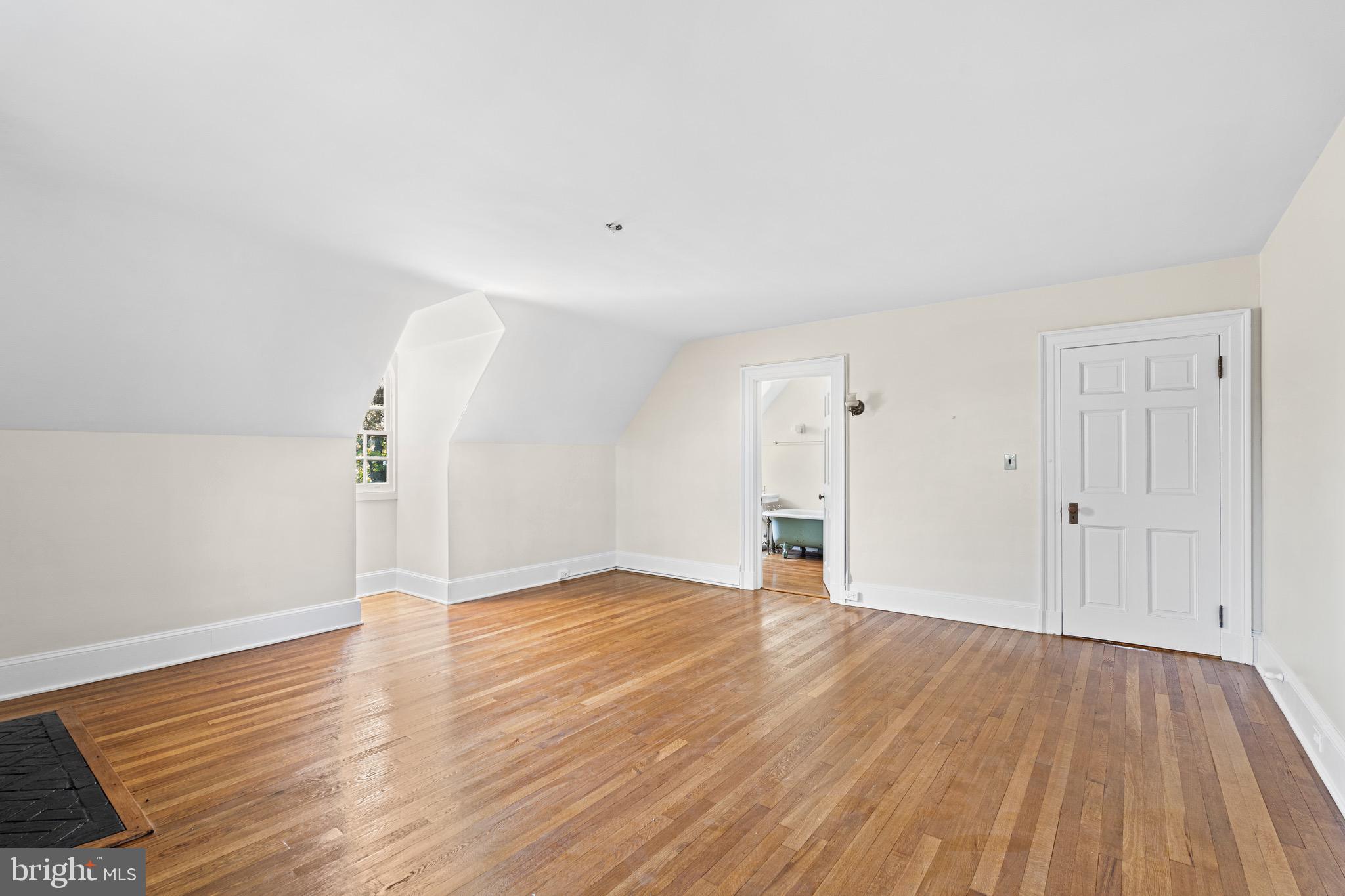818 W University PARKWAY
