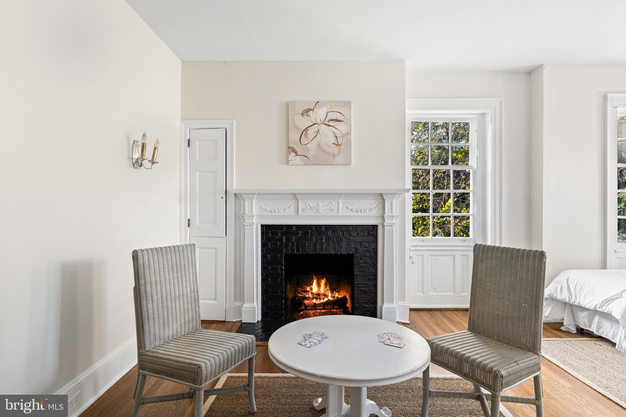 818 W University PARKWAY