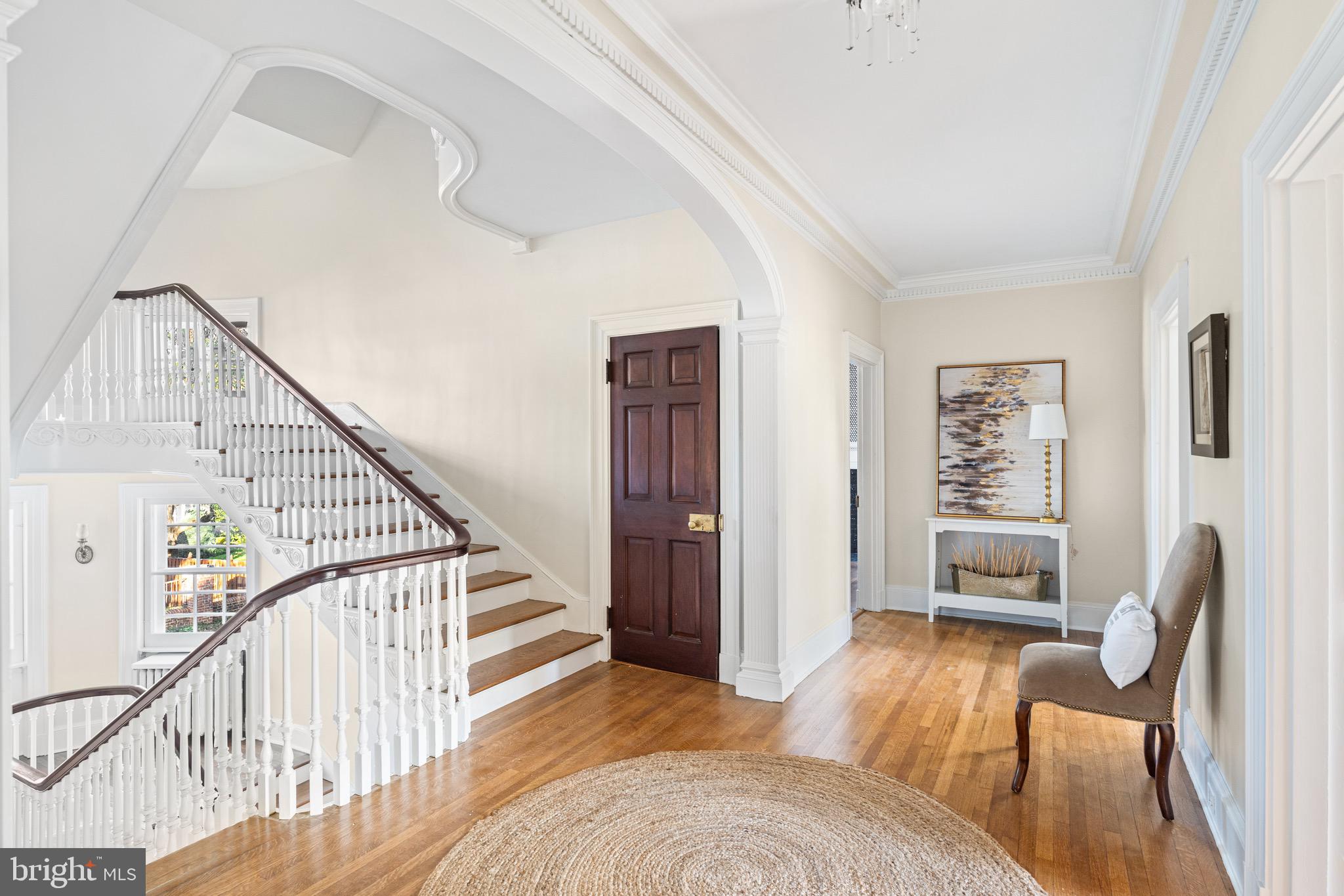 818 W University PARKWAY