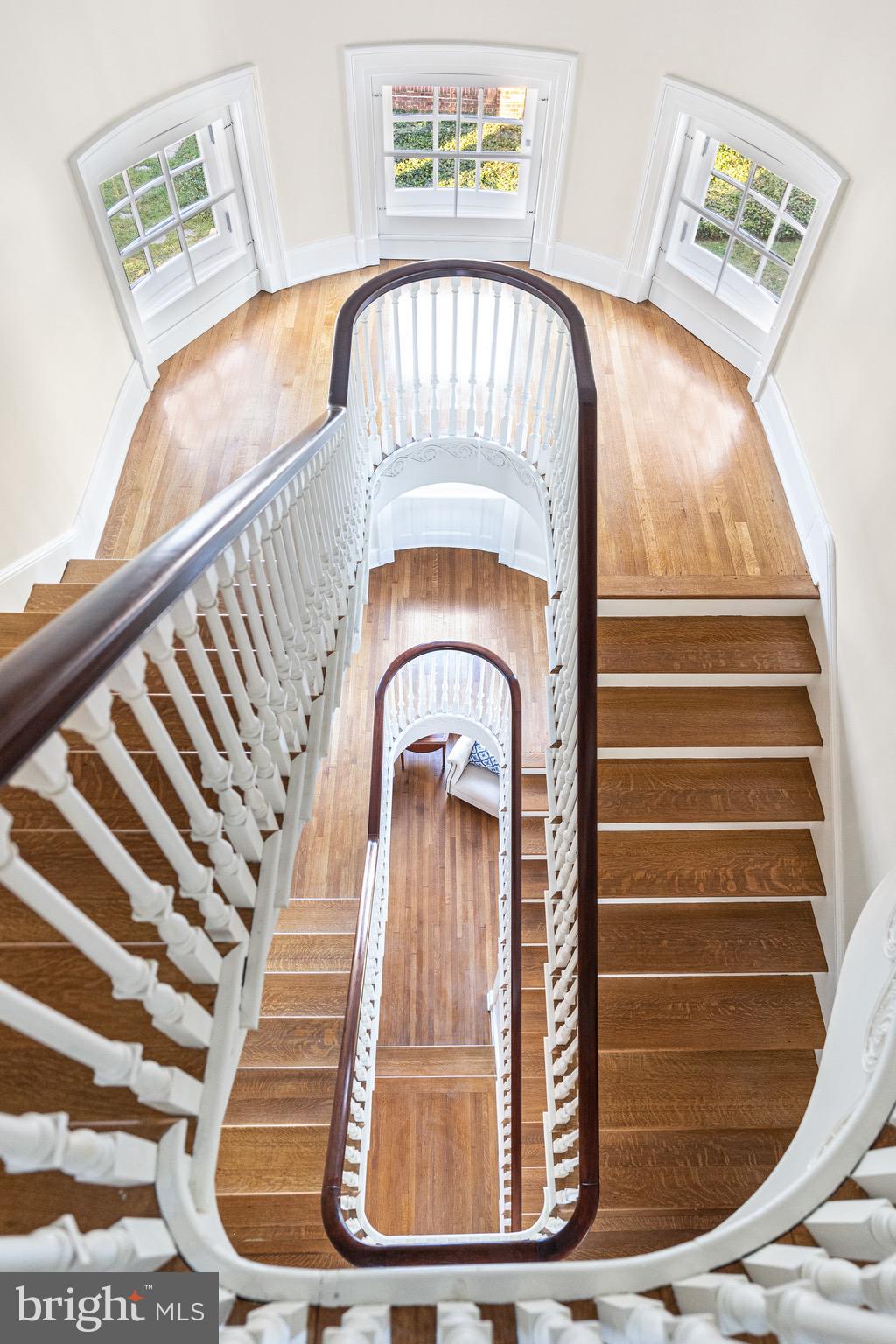 818 W University PARKWAY