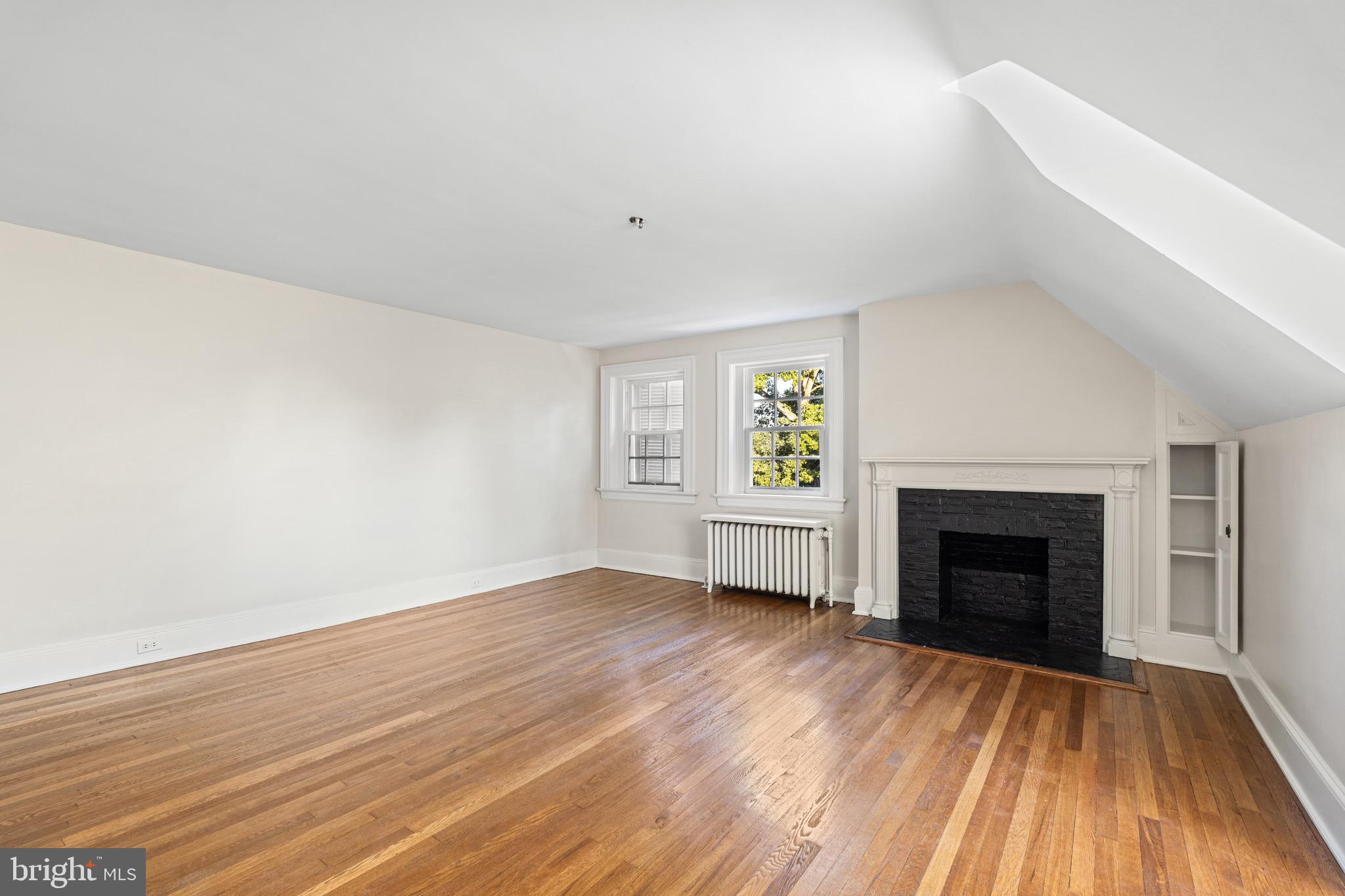 818 W University PARKWAY