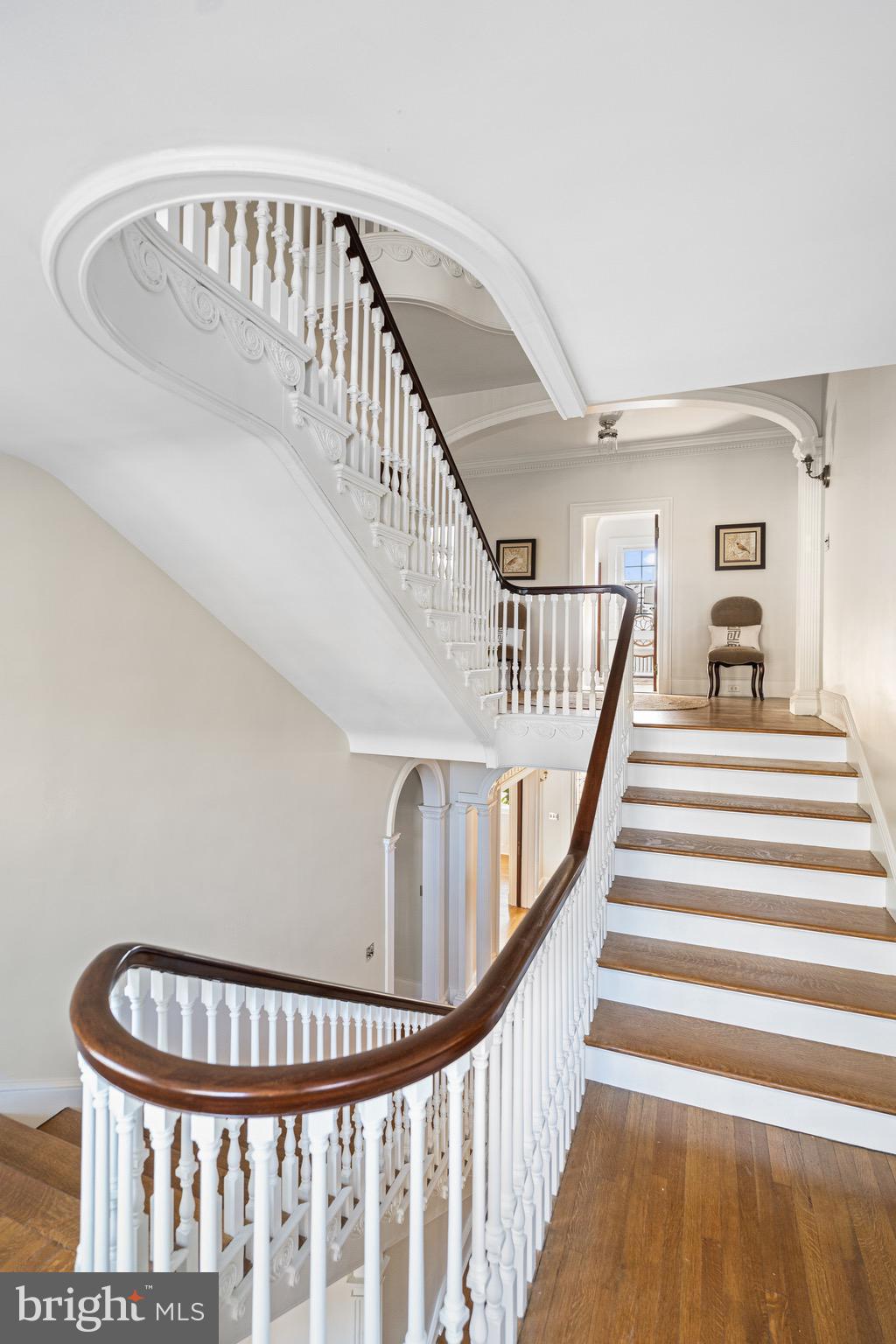 818 W University PARKWAY
