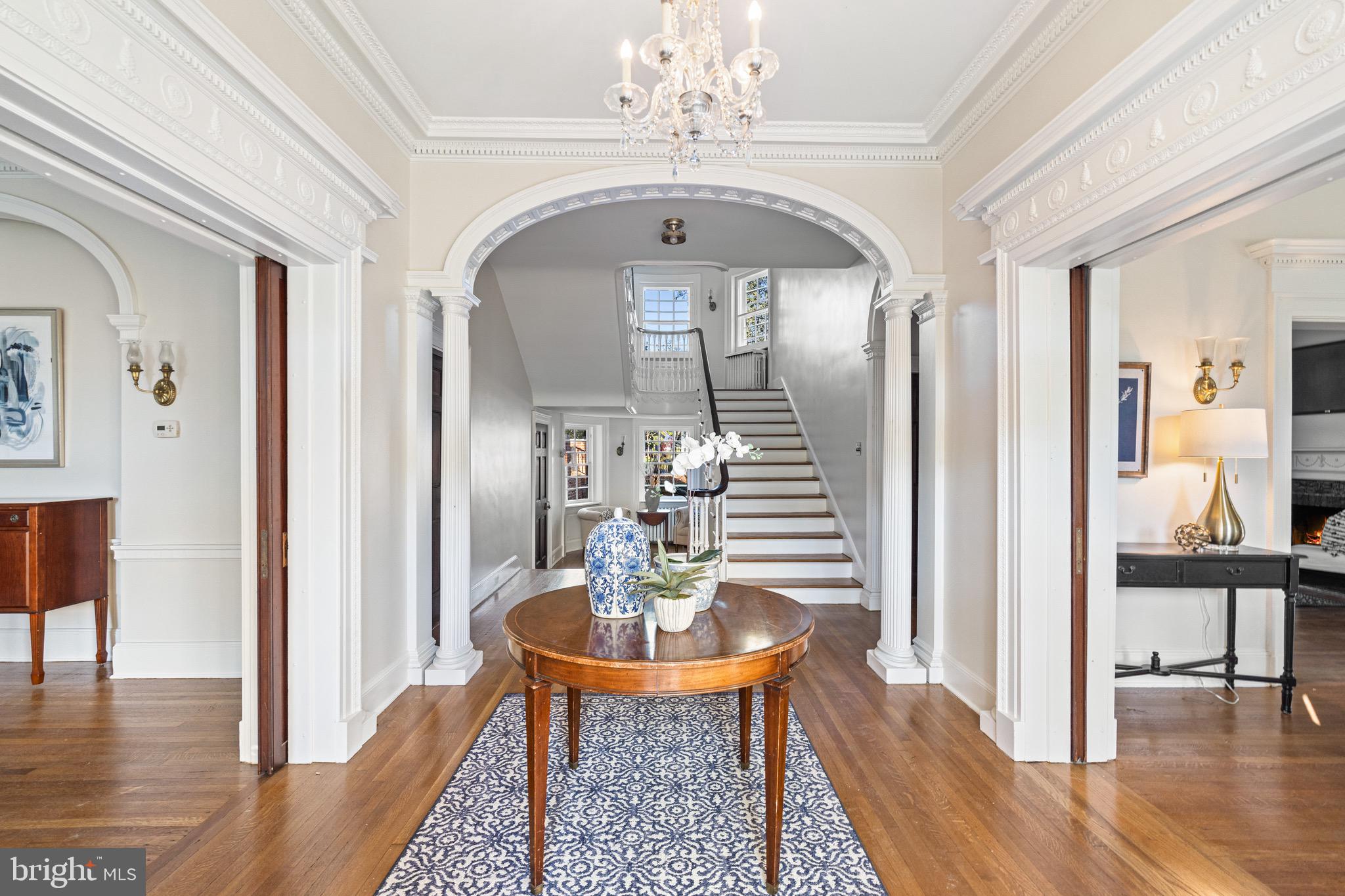 818 W University PARKWAY