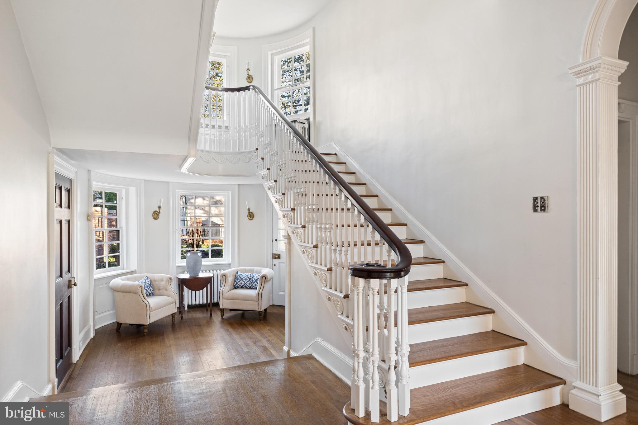 818 W University PARKWAY