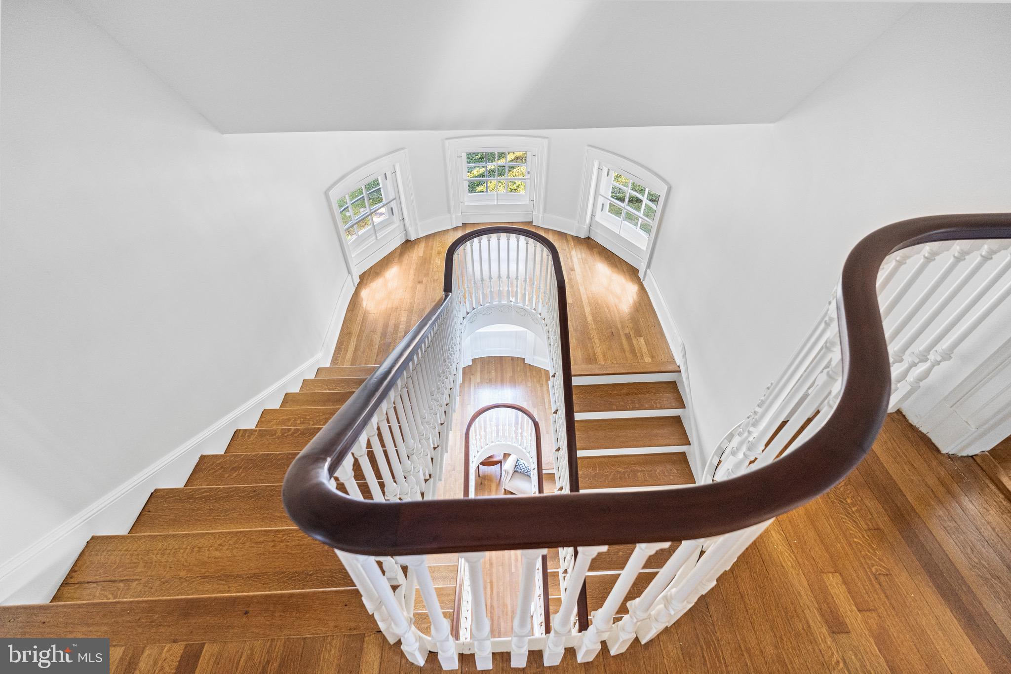 818 W University PARKWAY