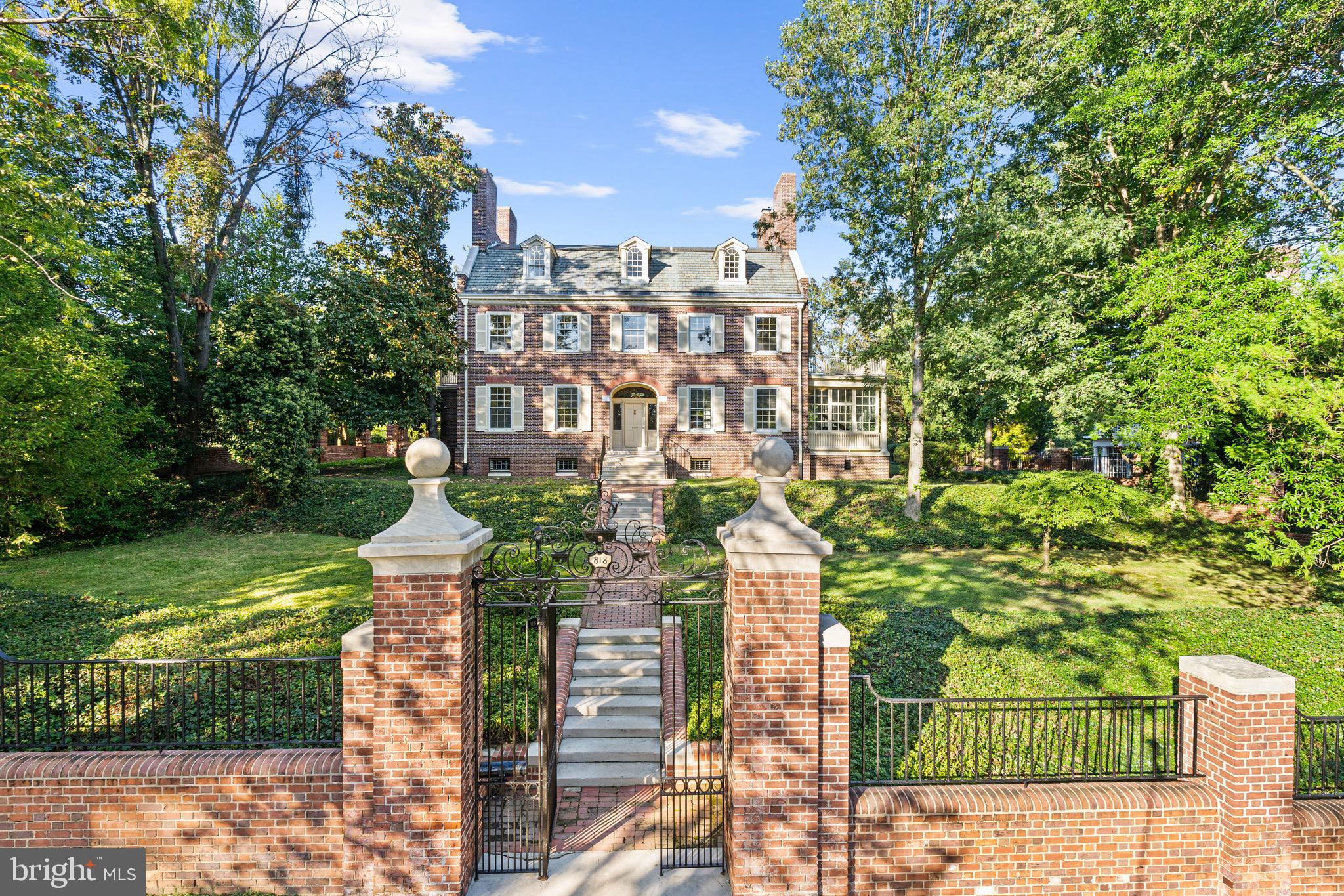 818 W University PARKWAY