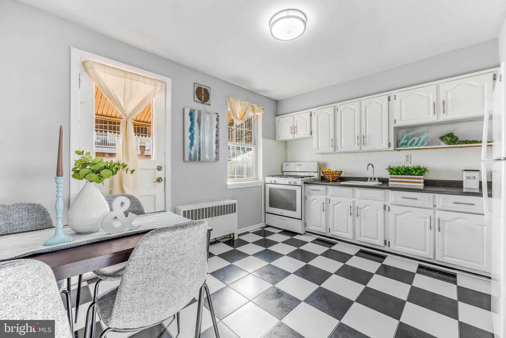 1227 W 37th St