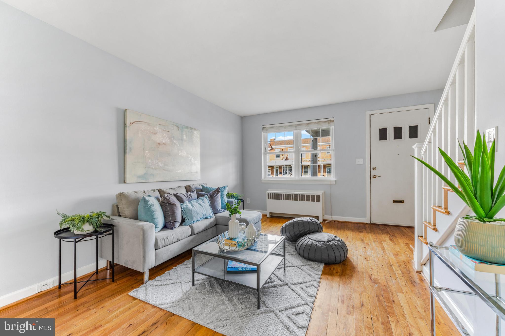 1227 W 37th St