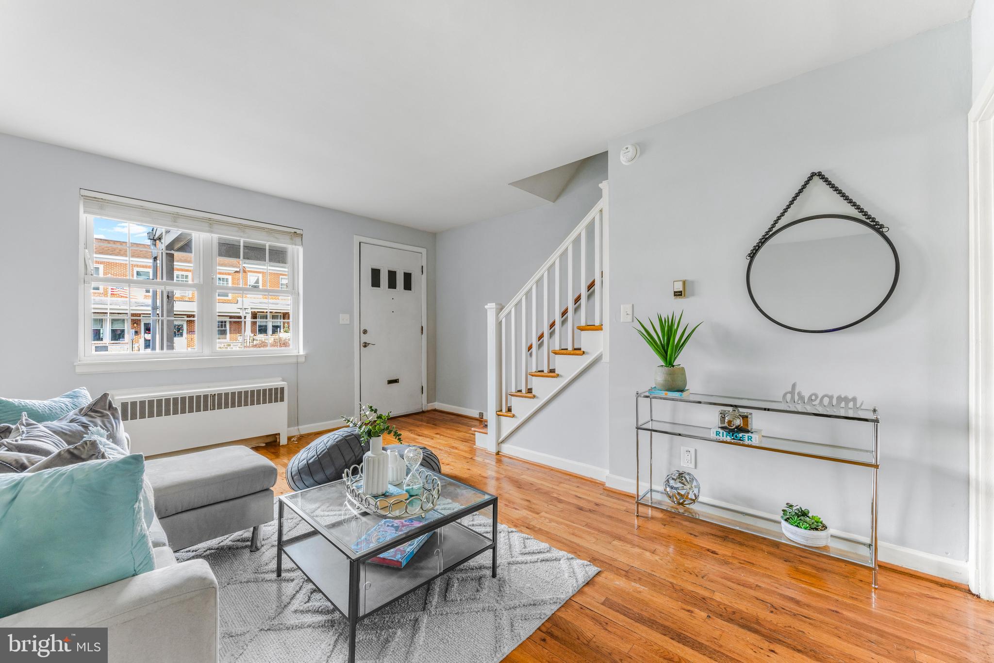 1227 W 37th St