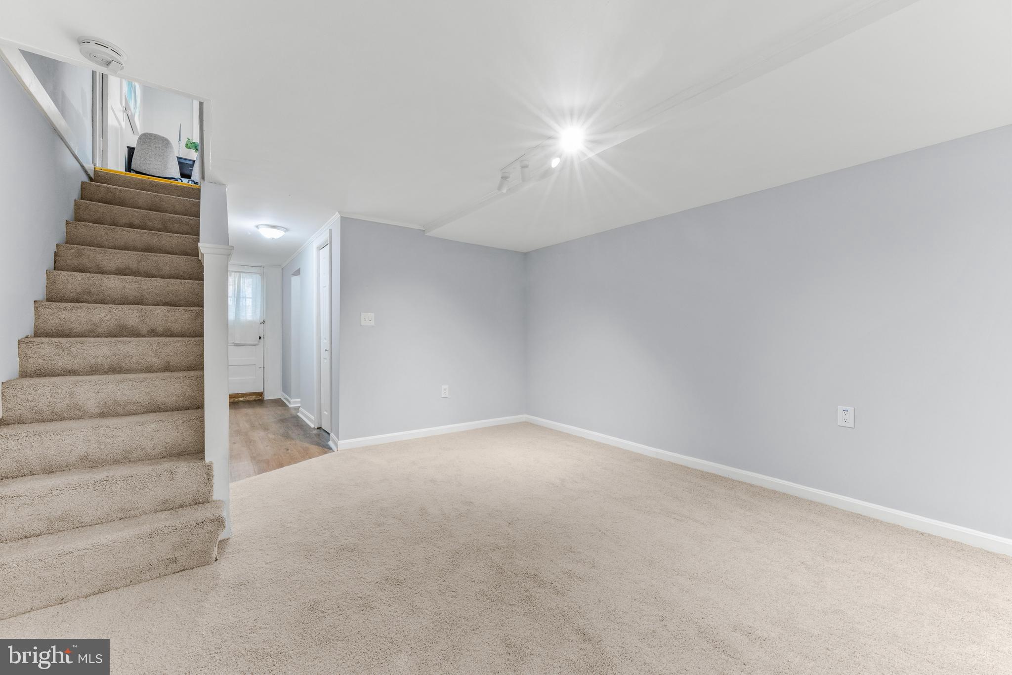 1227 W 37th St