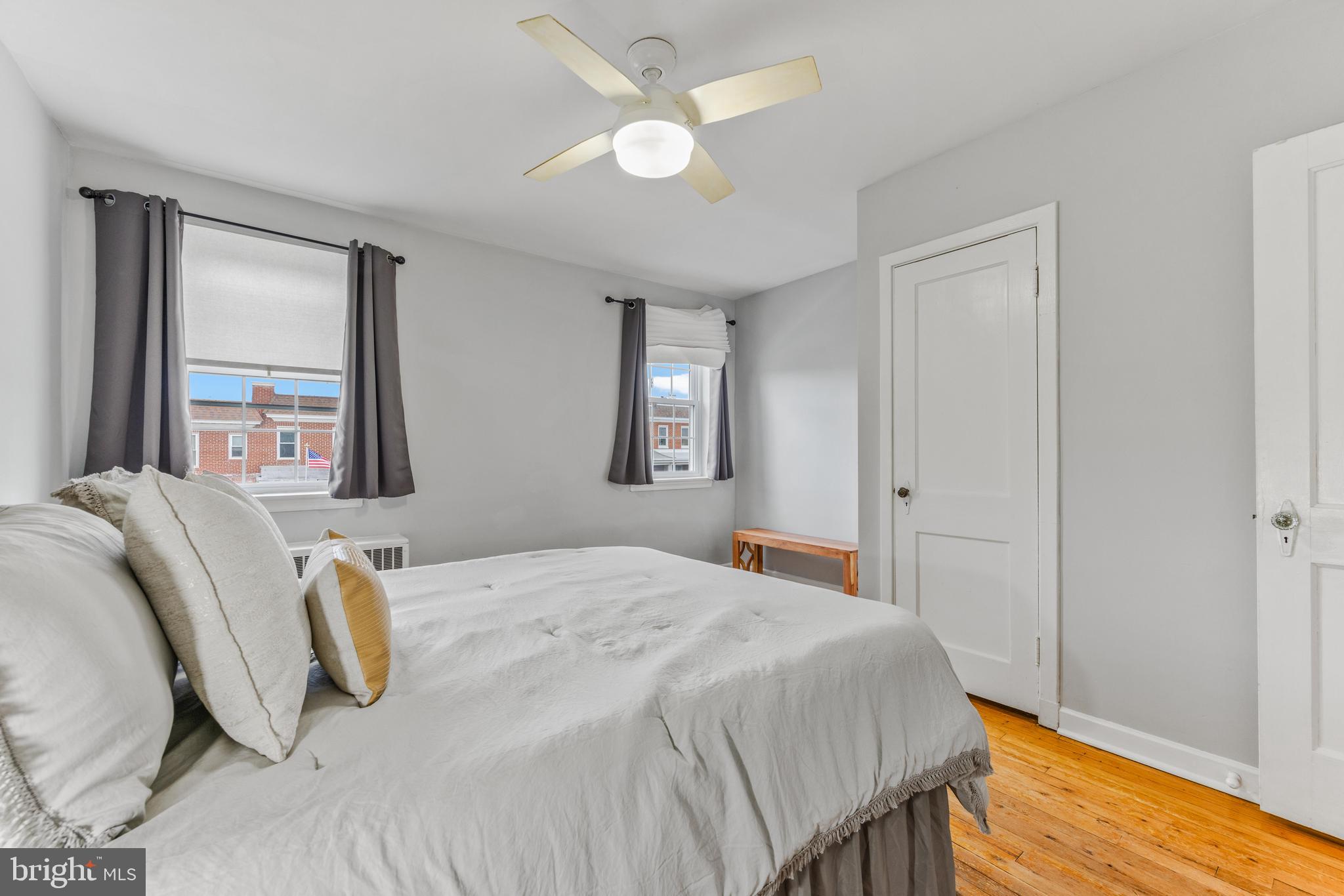 1227 W 37th St