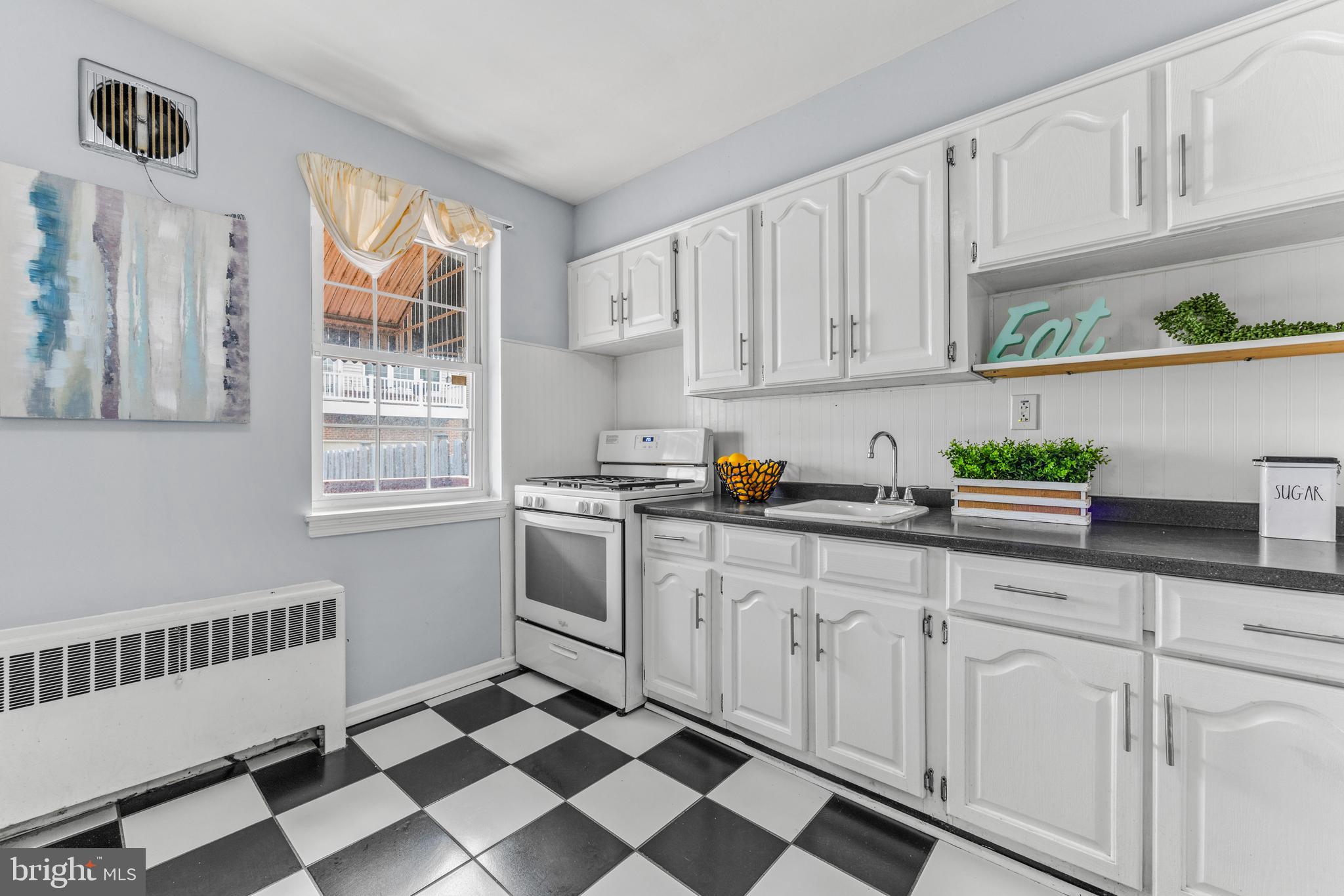 1227 W 37th St