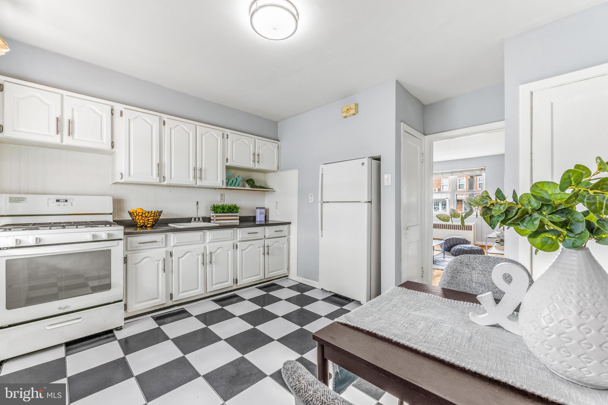 1227 W 37th St