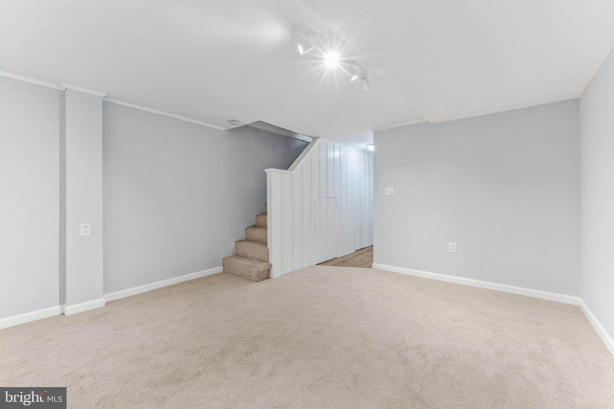 1227 W 37th St