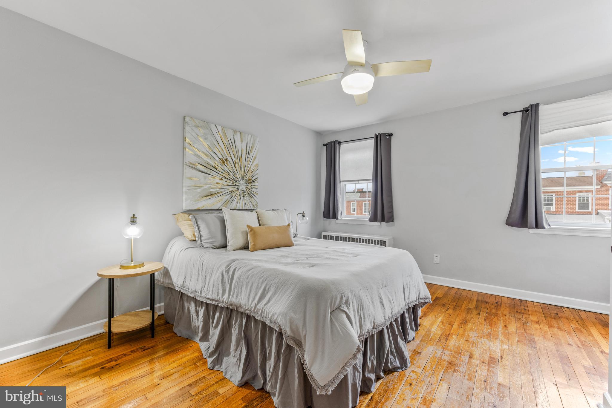 1227 W 37th St
