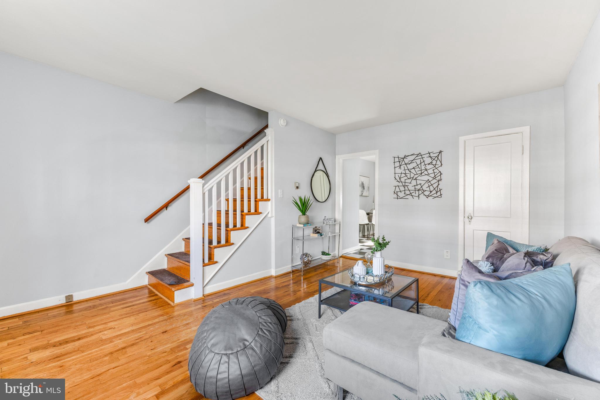 1227 W 37th St