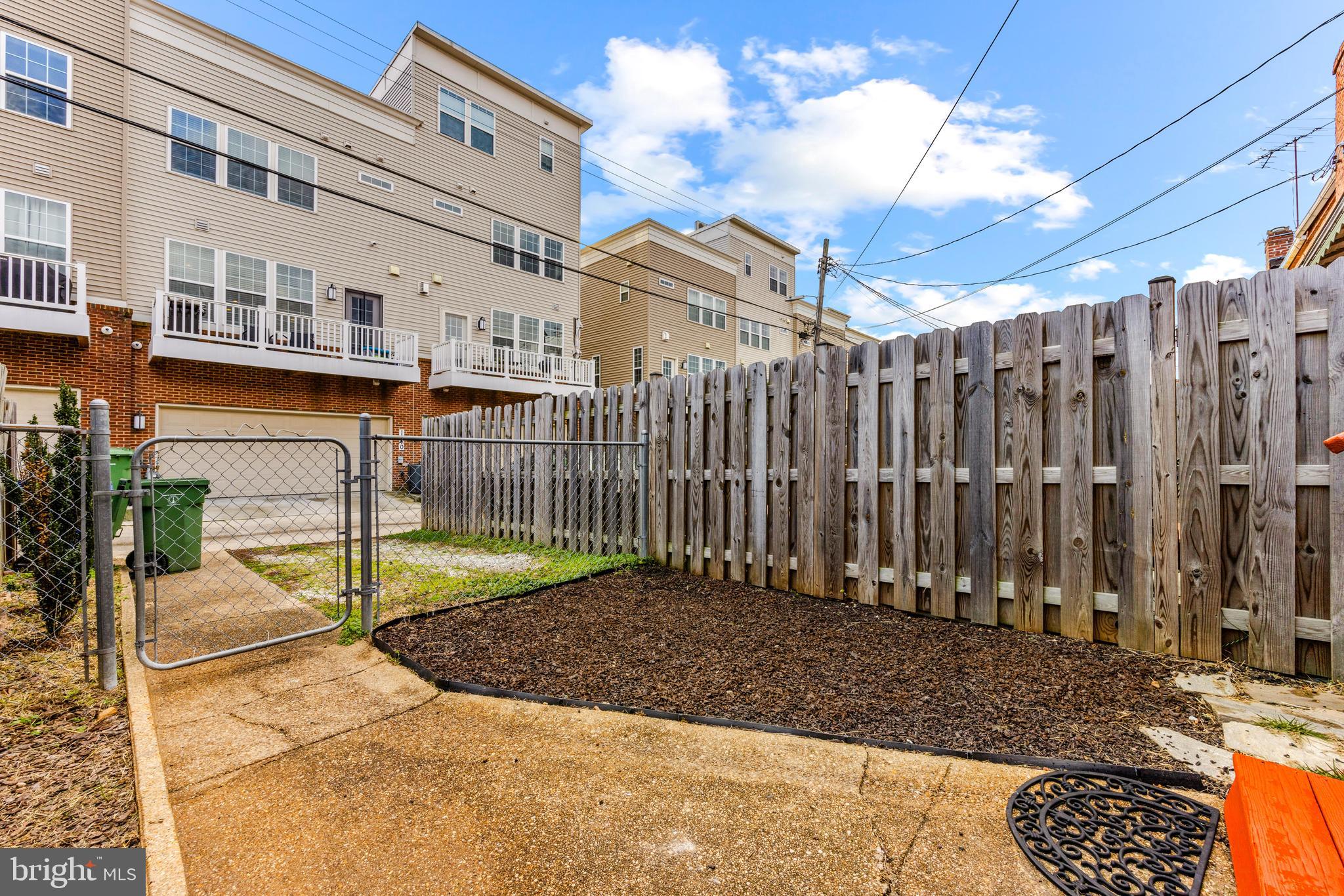 1227 W 37th St