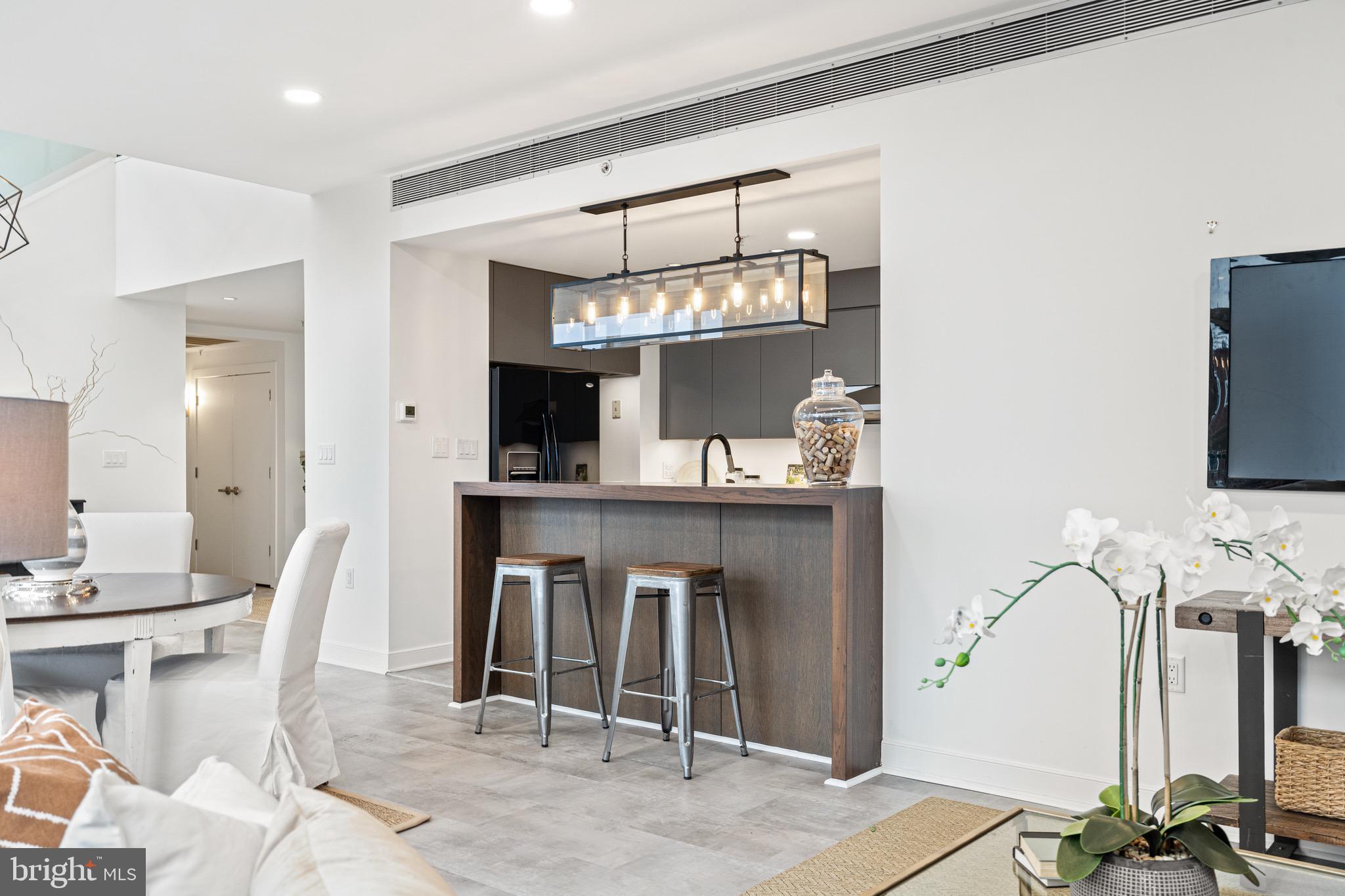 3801 Canterbury ROAD Unit: 1004