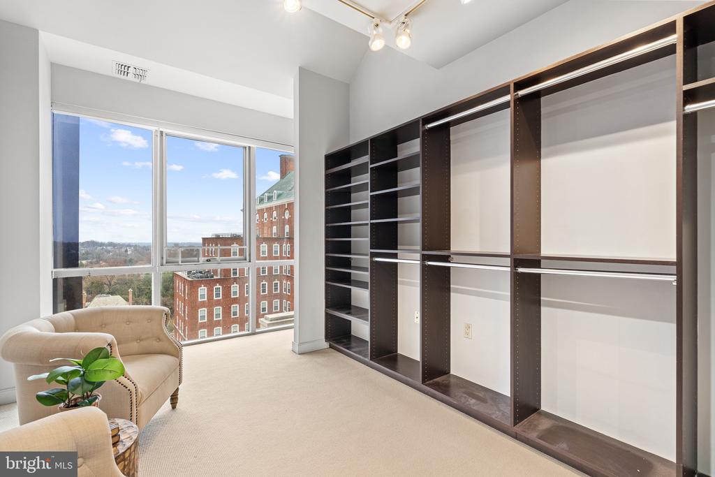 3801 Canterbury ROAD Unit: 1004
