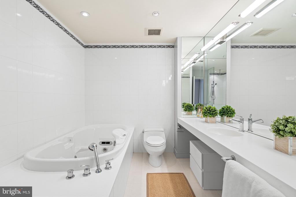 3801 Canterbury ROAD Unit: 1004