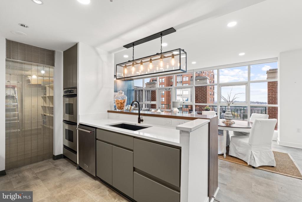 3801 Canterbury ROAD Unit: 1004