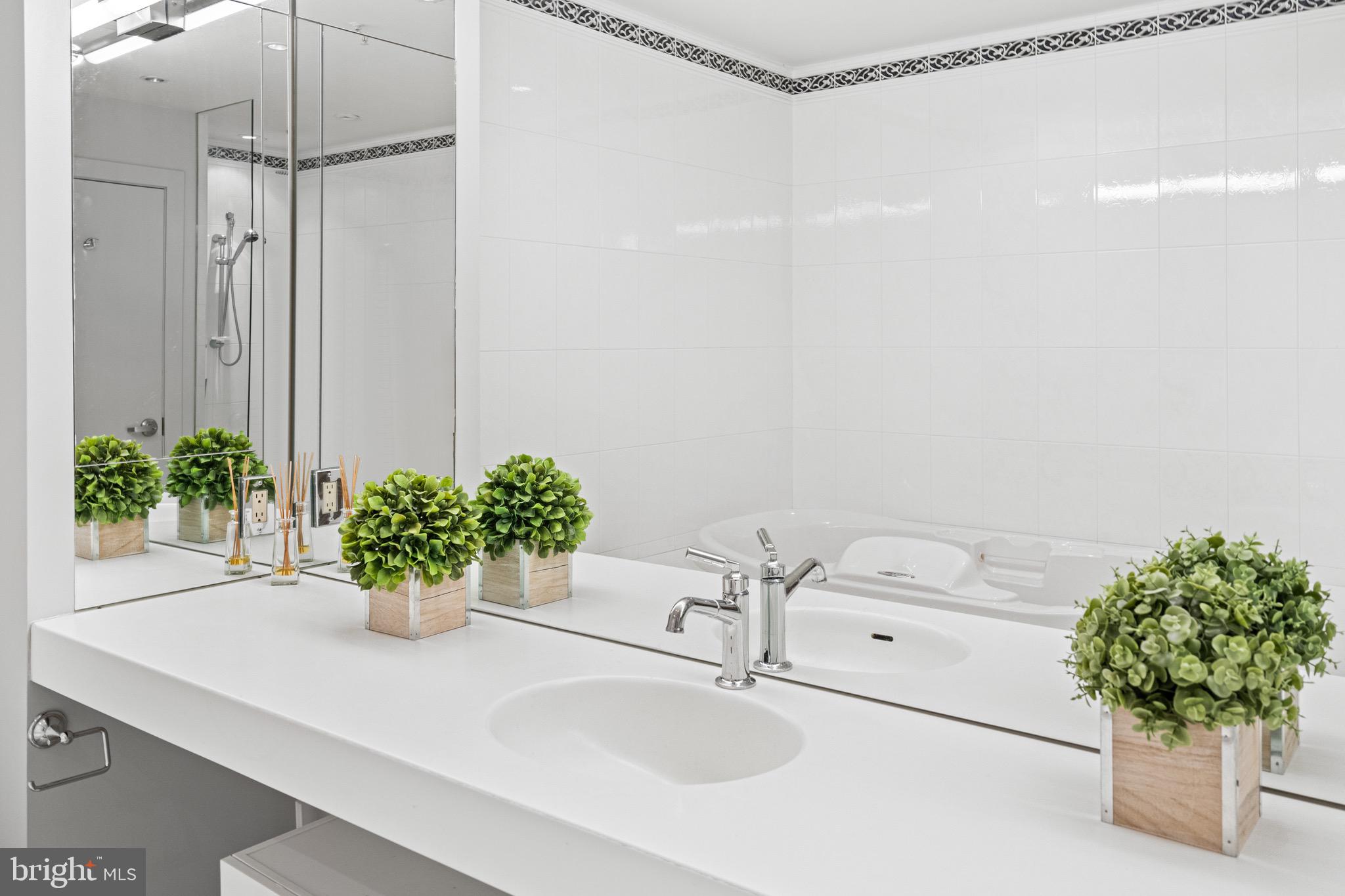 3801 Canterbury ROAD Unit: 1004
