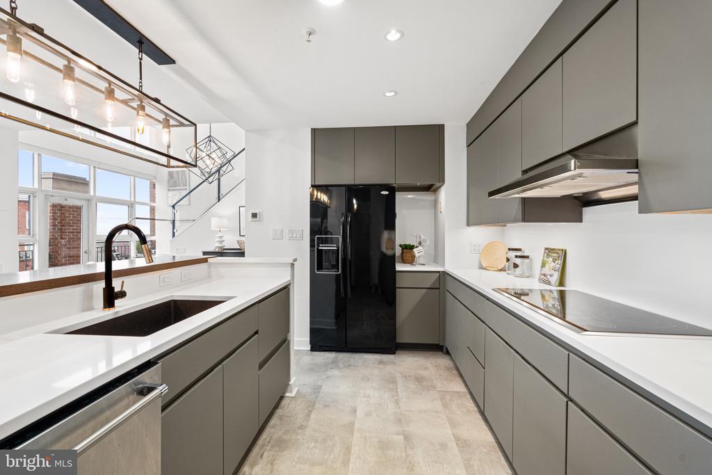 3801 Canterbury ROAD Unit: 1004